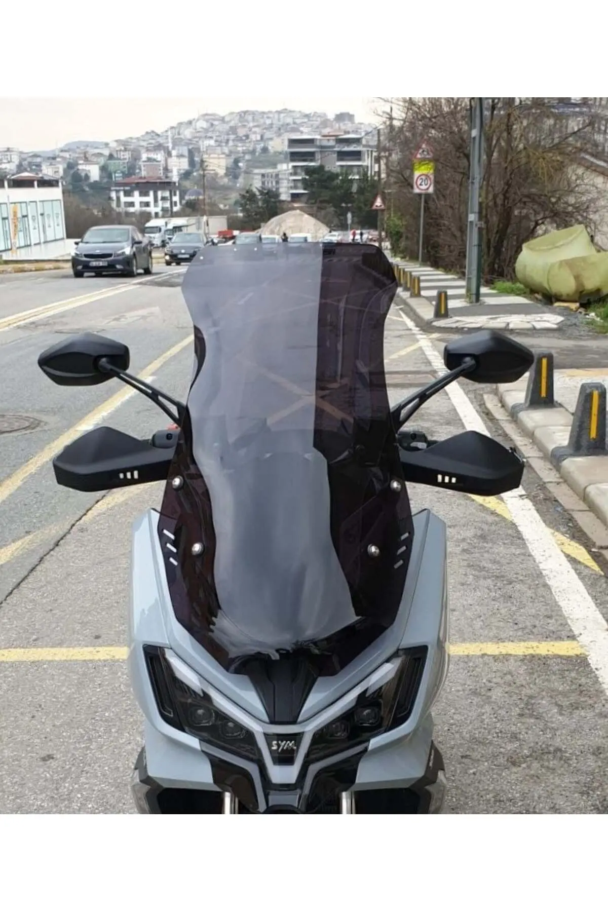 SYM ADX 300 Ön Cam 2024-2026 Model 65cm Siyah Renkli 4mm ORTA BOYLU
