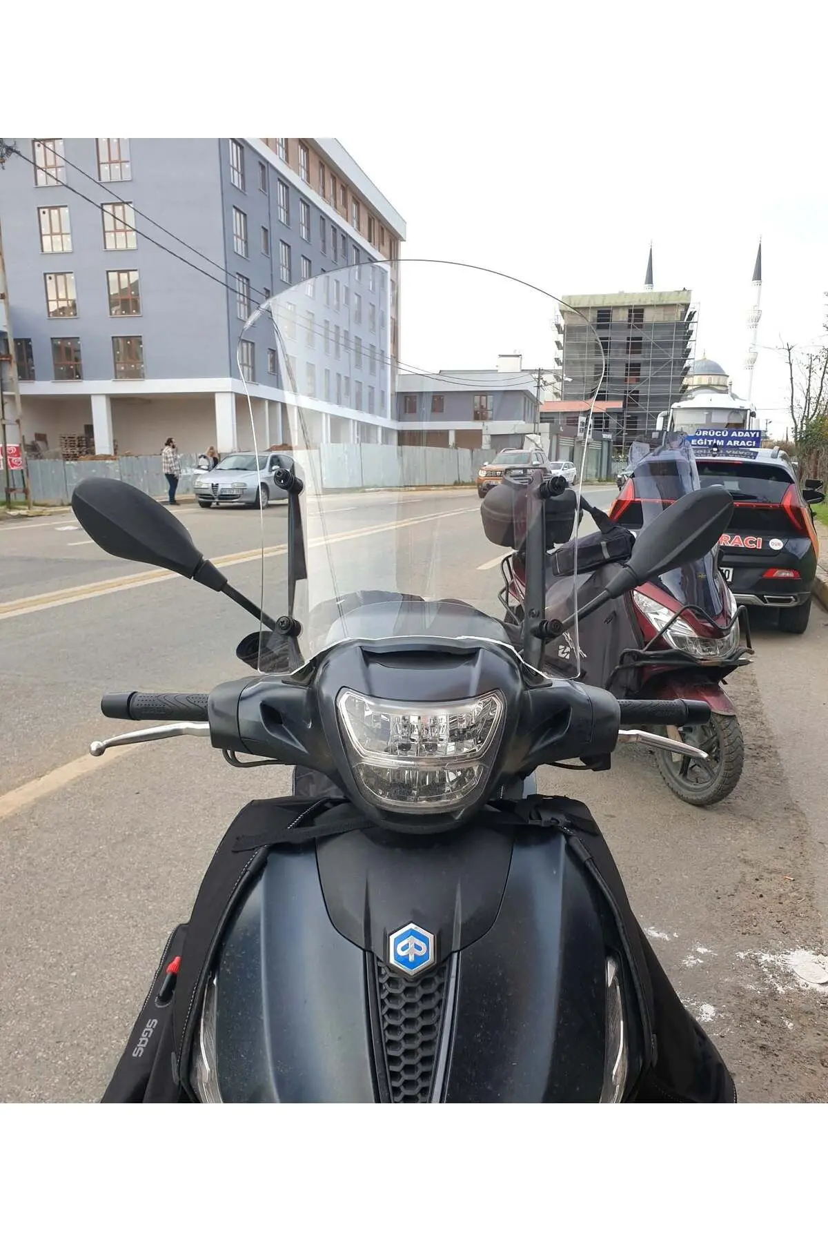Piaggio Beverly 400 Ön Cam 2021-2026 Model 44cm Şeffaf Renkli 4mm
