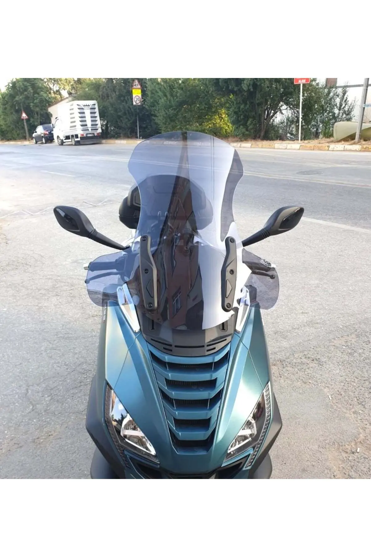 Peugeot Metropolis SW 400 Ön Cam 2021-2026 Model 68cm Füme Renkli 4mm