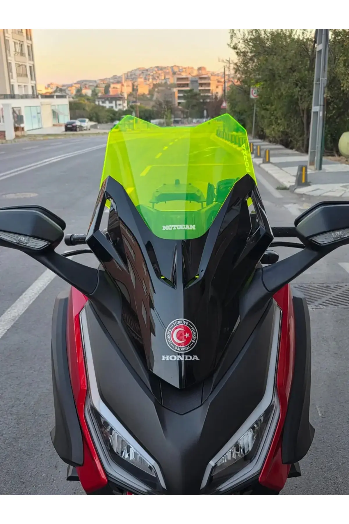 Honda Forza 250 Ön Cam 2021-2026 Model 43cm Neon Sarı Renkli 4mm