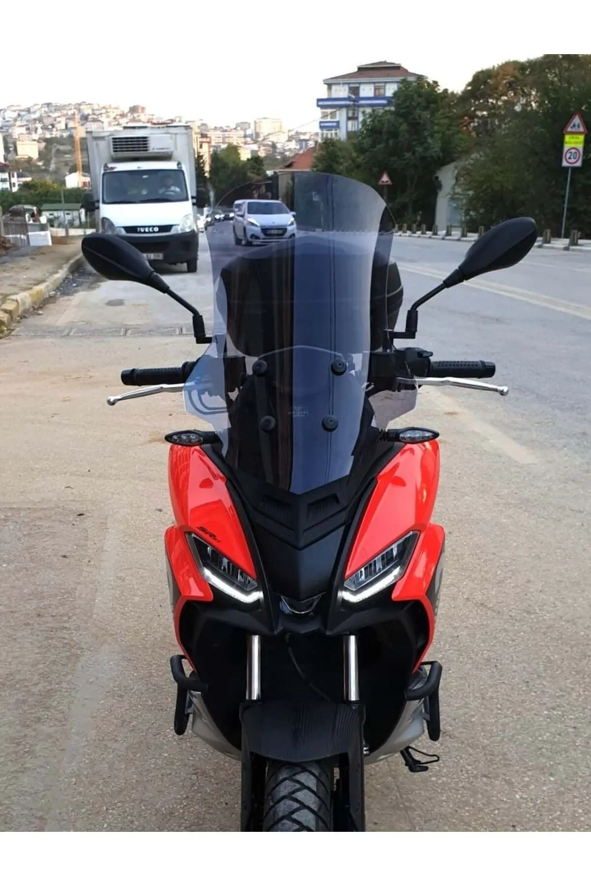 Aprilia SR GT 200 Ön Cam 2021-2026 Model 58cm Füme Renkli 4mm