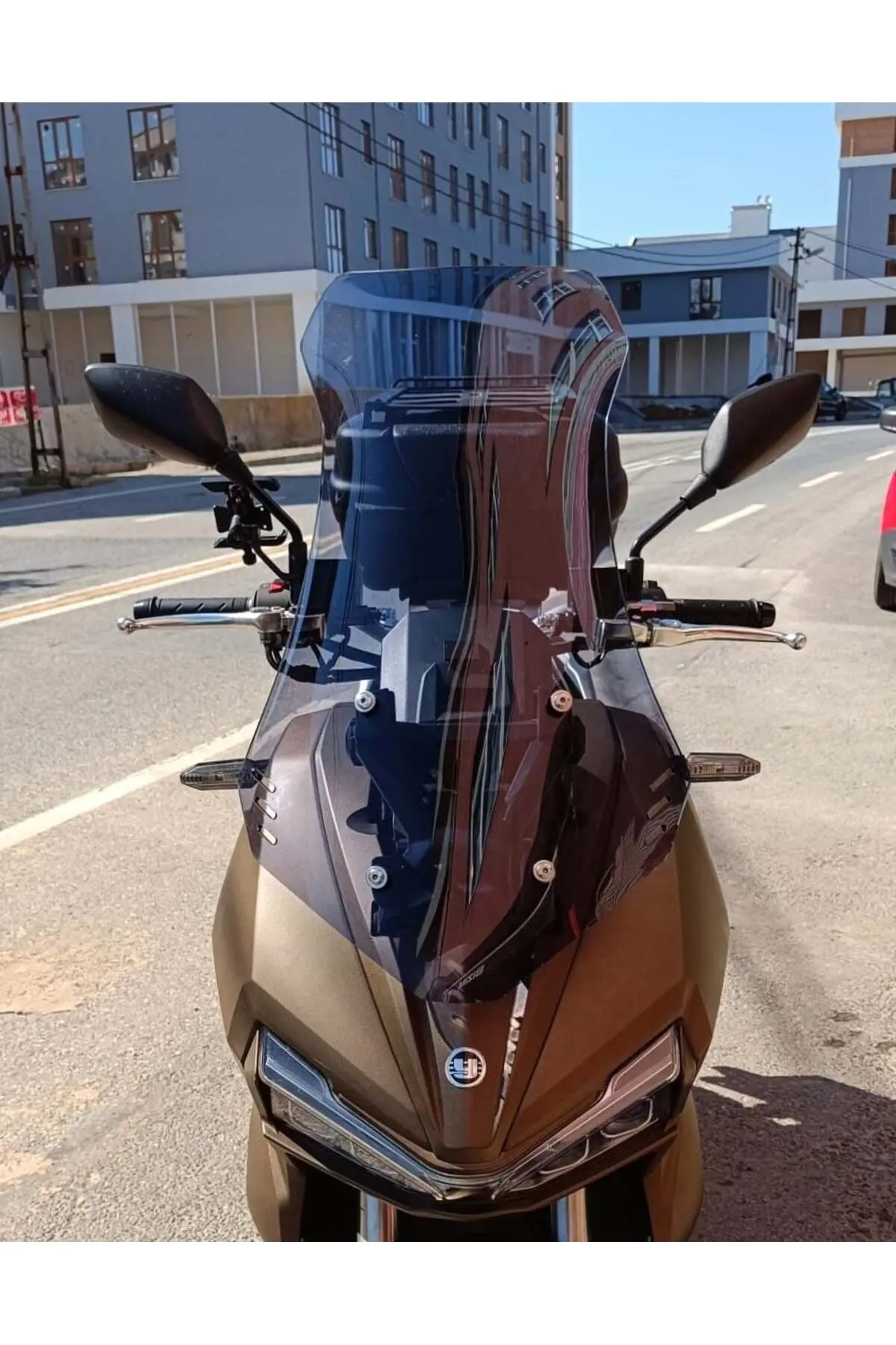 Yuki Adventure 150 Ön Cam 2023-2026 Model 65cm Füme Renkli 4mm ORTA BOYLU