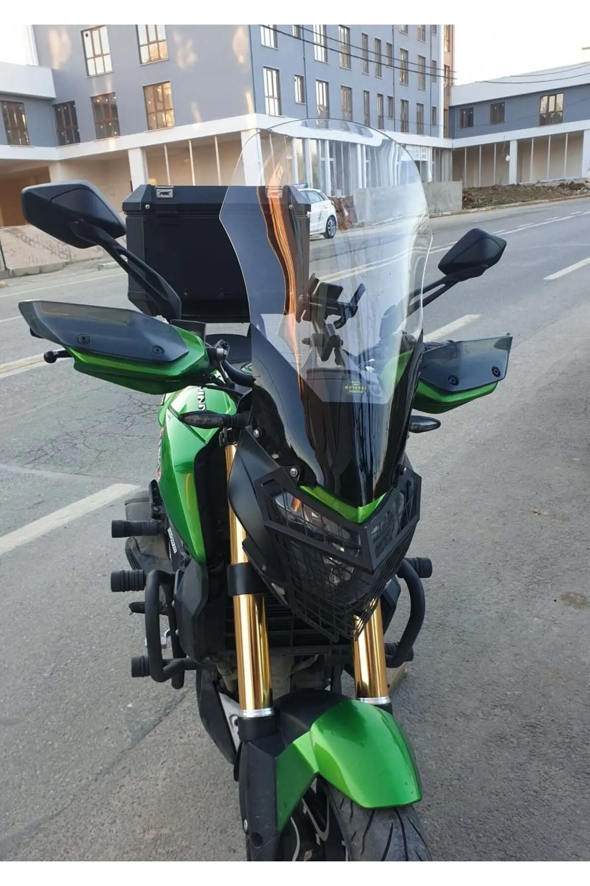 Bajaj Dominar 400 Ön Cam 2017-2026 Model 58cm Şeffaf Renkli 4mm