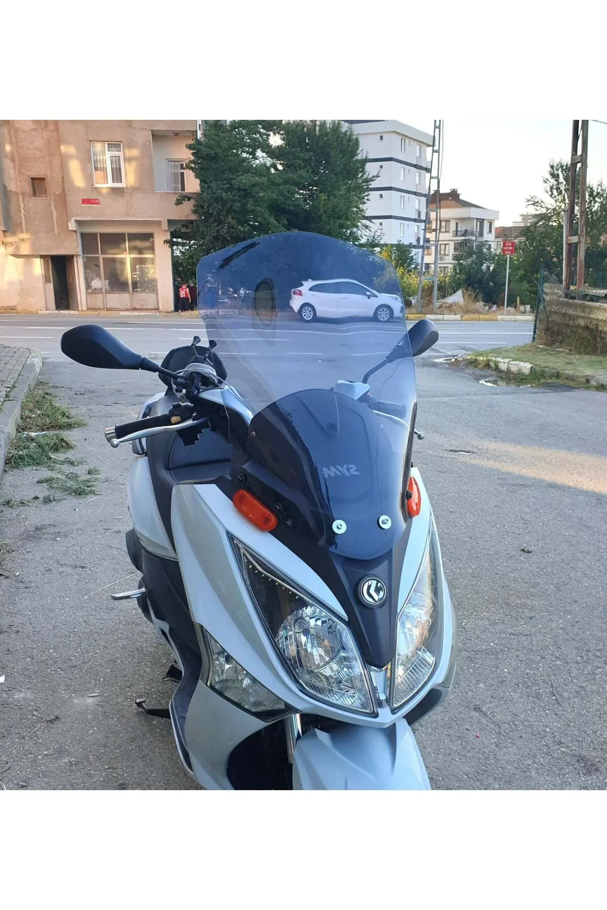 SYM Joymax 250 İ Ön Cam 2013-2016 Model 65cm Füme Renkli 4mm ORTA BOYLU