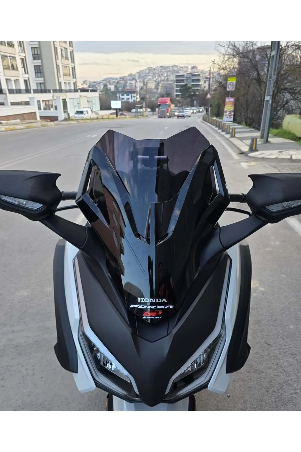 Honda Forza 250 Ön Cam 2018-2020 Model 43cm Siyah Renkli 4mm