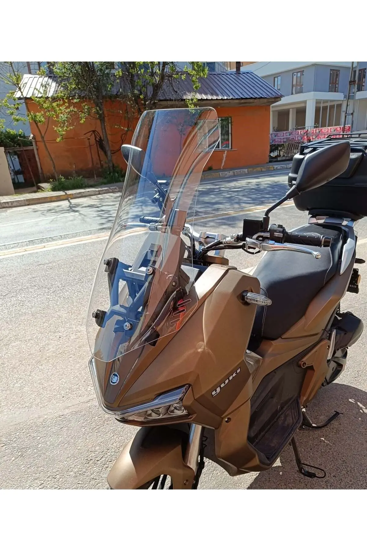 Yuki Adventure 150 Ön Cam 2023-2026 Model 65cm Şeffaf Renkli 4mm ORTA BOYLU