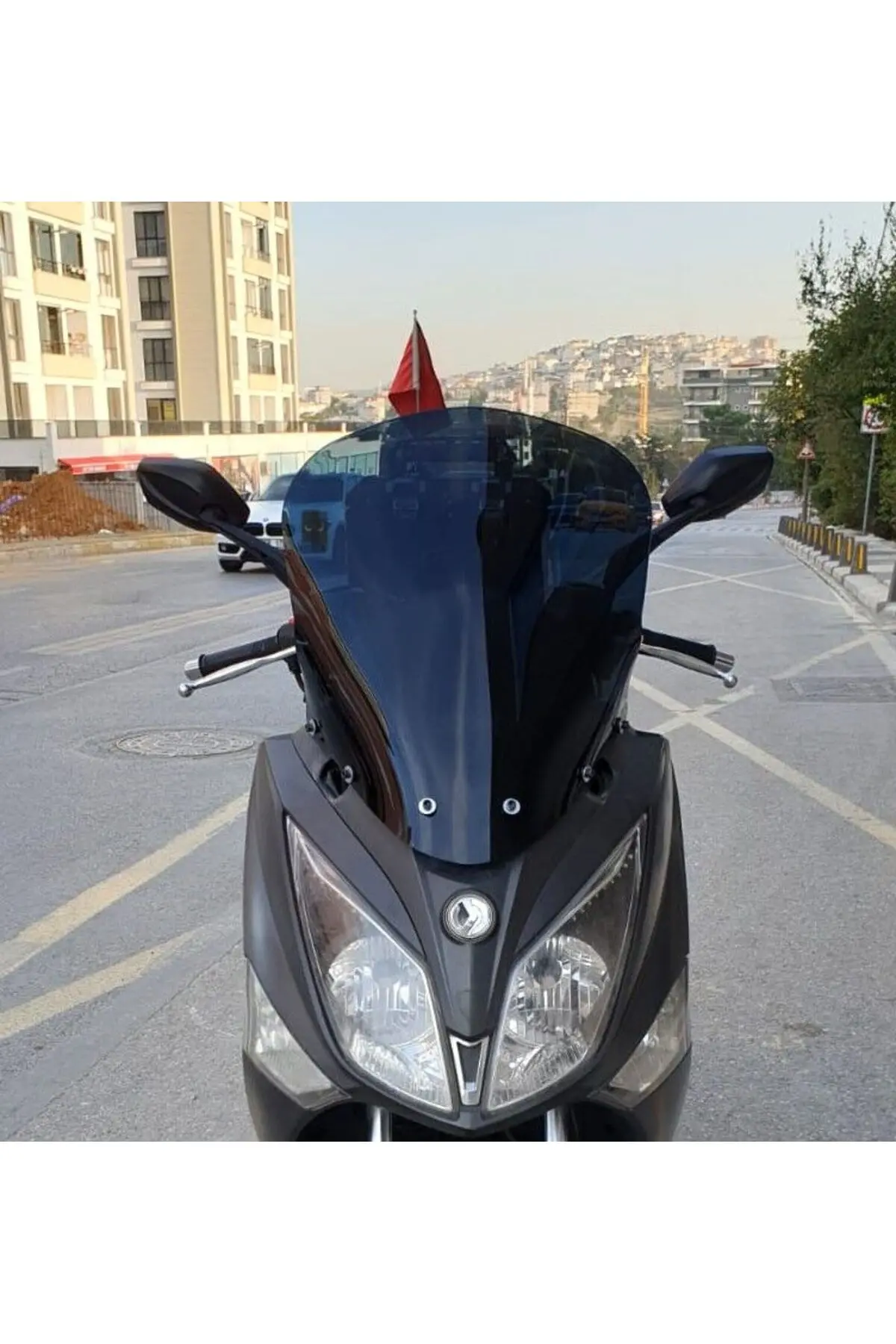 SYM Joymax 250 İ Ön Cam 2013-2016 Model 54cm Siyah Renkli 4mm SPORTİF