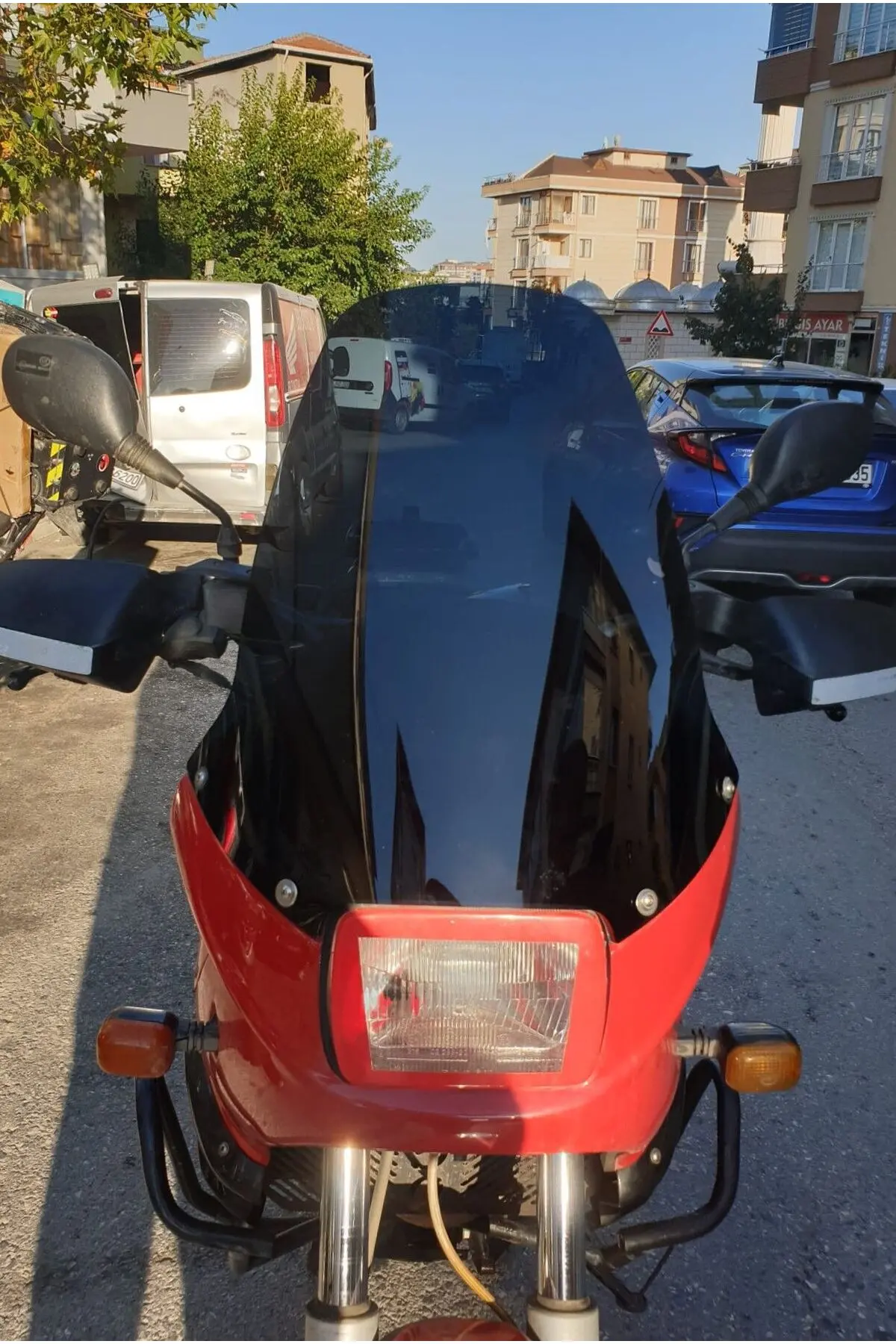 Bmw F 650 Ön Cam 1993-2000 Model 43cm Siyah Renkli 4mm YOKTUR