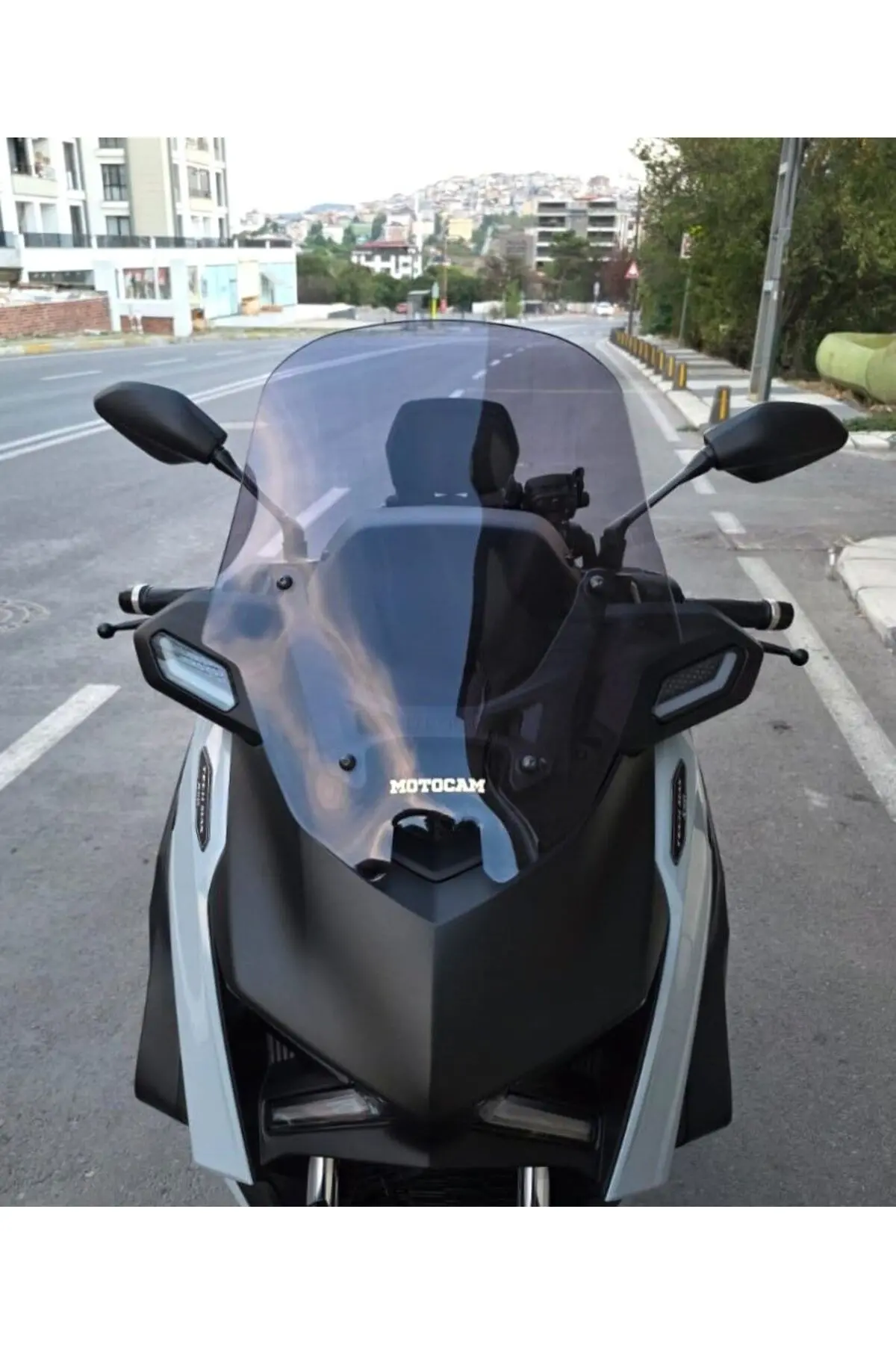 Yamaha Xmax Techmax Ön Cam 2025-2026 Model 52cm Füme Renkli 4mm Asansörlü
