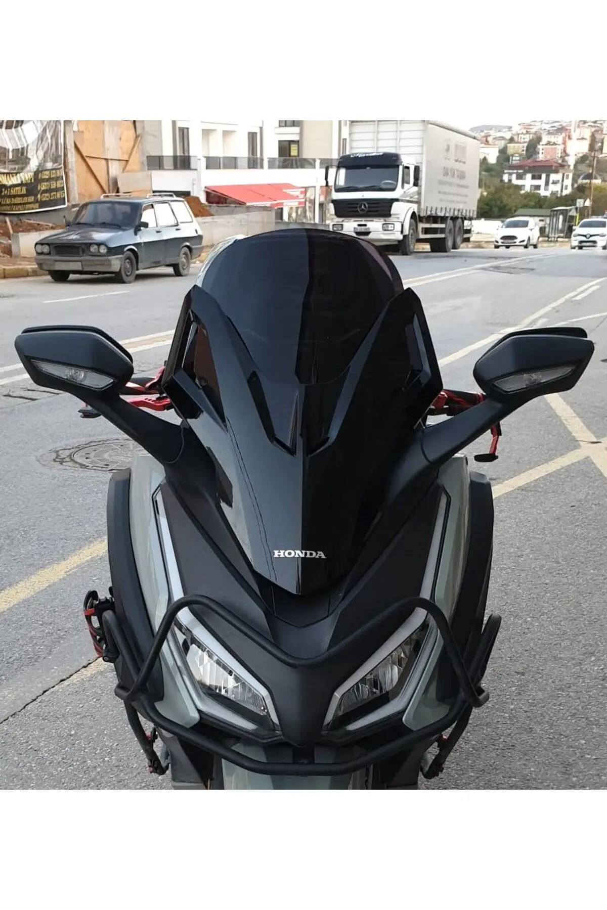 Honda Forza 250 Ön Cam 2021-2026 Model 47cm Siyah Renkli 4mm YOKTUR