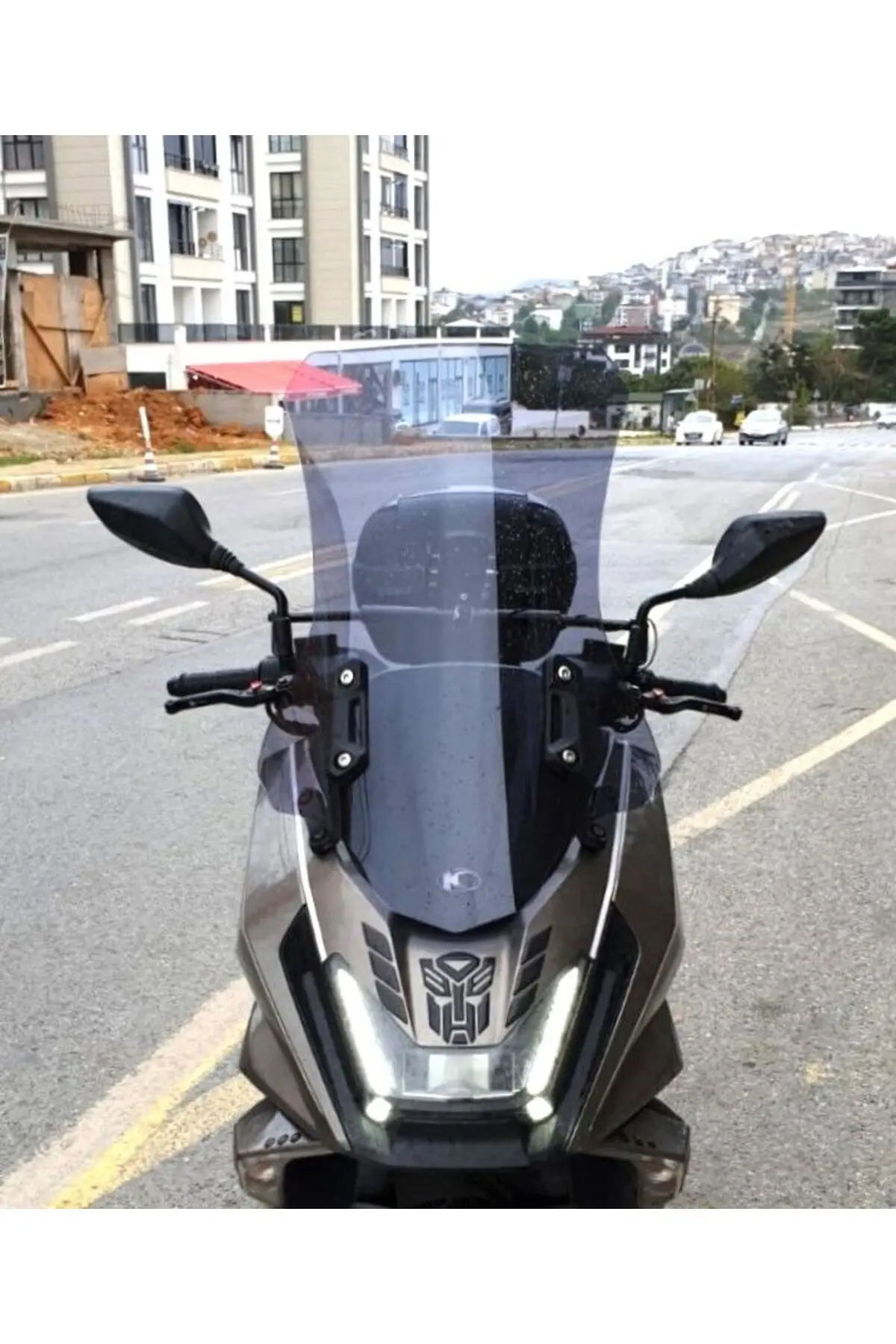 kymco Skytown 125 Ön Cam 2023-2026 Model 72cm Füme Renkli 4mm UZUN