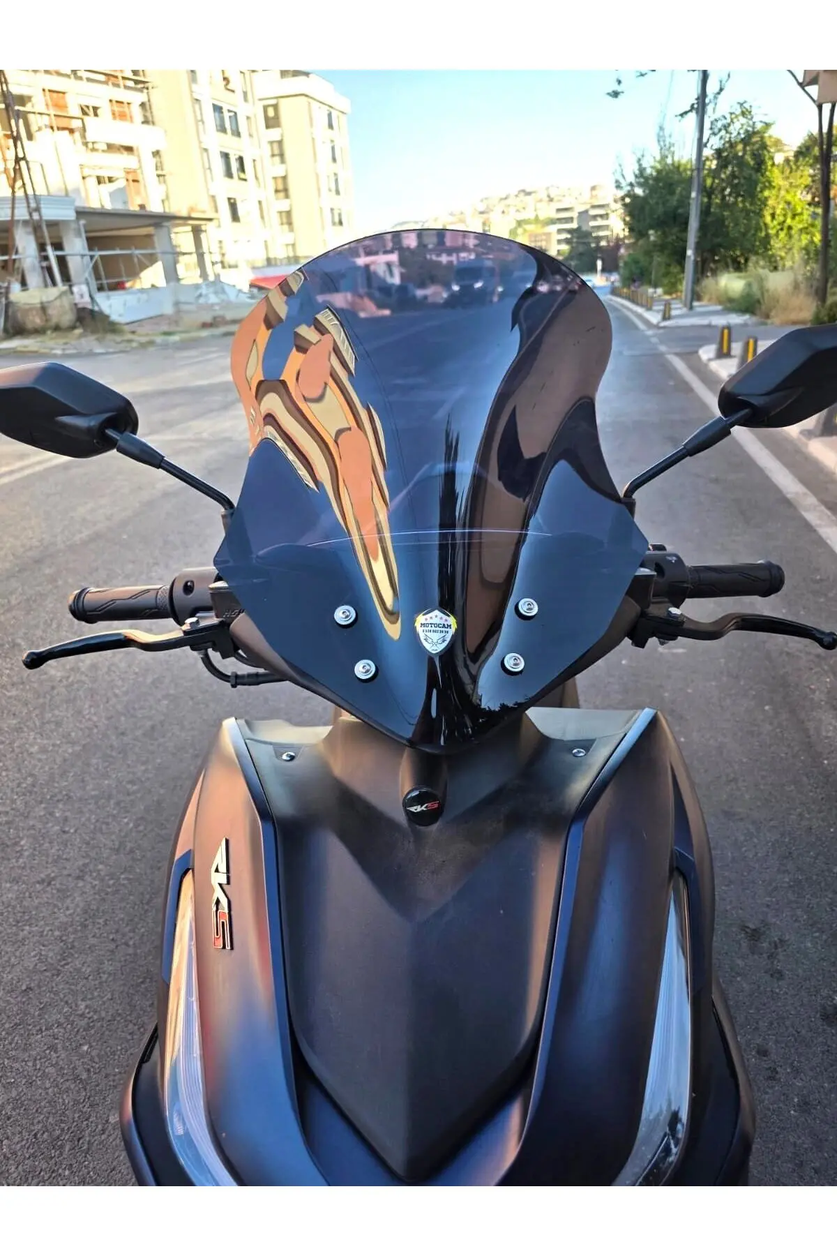 Yamaha Mio Aerox 125 Ön Cam 2023-2026 Model 43cm Siyah Renkli 4mm SPORTİF