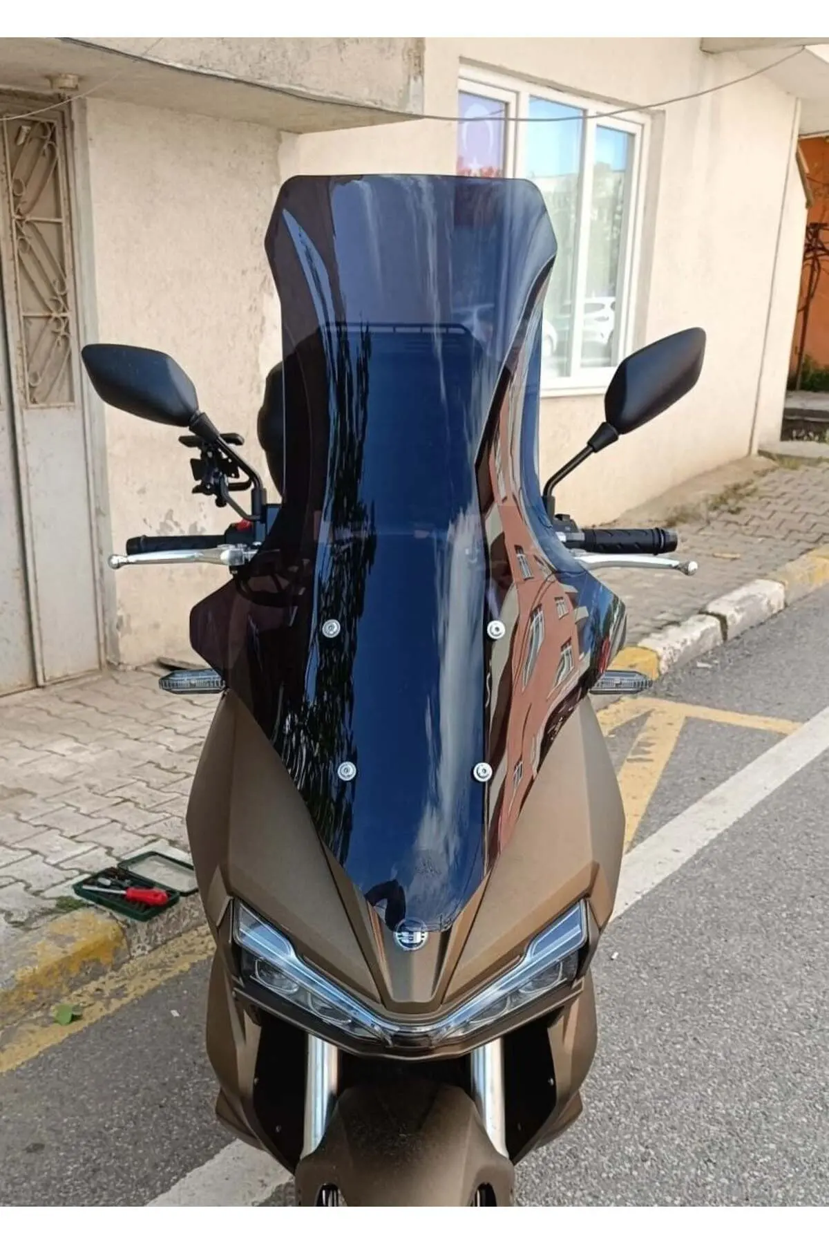 Yuki Adventure 150 Ön Cam 2023-2026 Model 78cm Siyah Renkli 4mm UZUN