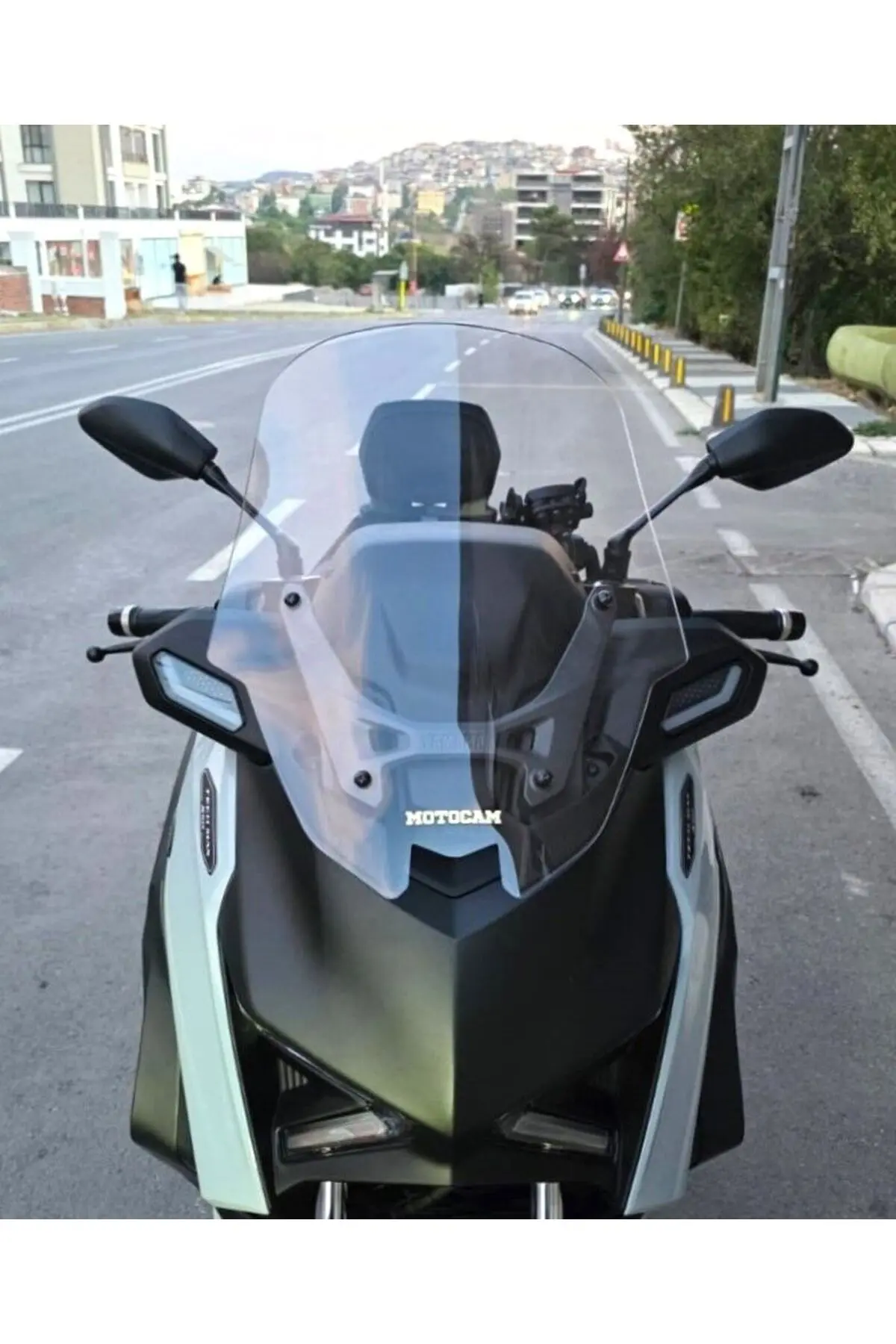 Yamaha Xmax Techmax Ön Cam 2025-2026 Model 52cm Şeffaf Renkli 4mm Asansörlü