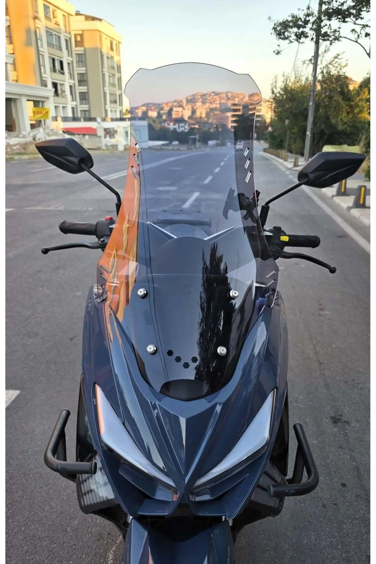 Küba Newcity 50 Ön Cam 2023-2026 Model 75cm Füme Renkli 4mm UZUN