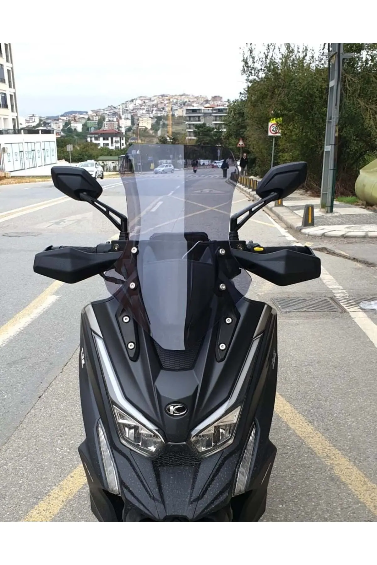 Kymco DTX 250 Ön Cam 2021-2026 Model 55cm Füme Renkli 4mm ORTA BOYLU