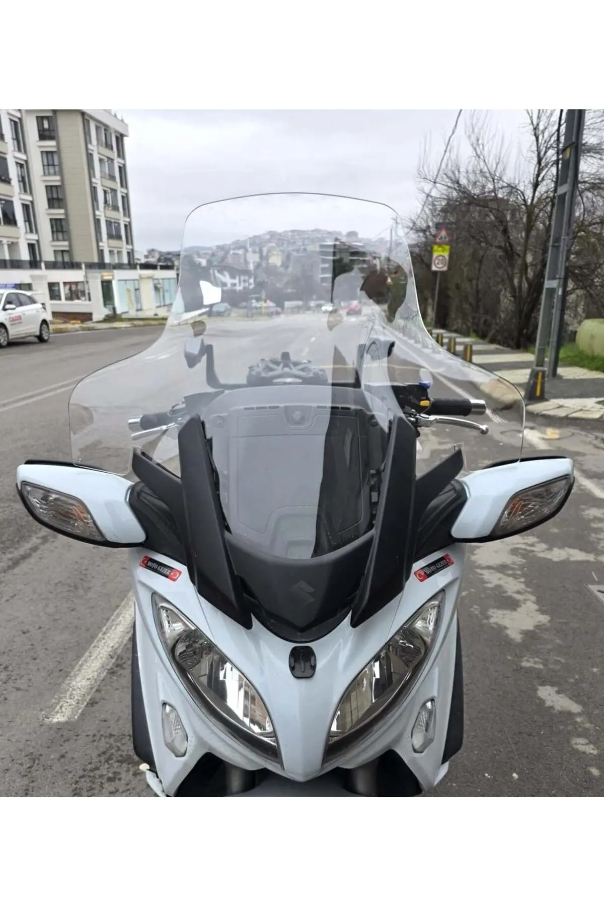 Suzuki Burgman 650 Ön Cam 2013-2018 Model 76cm Şeffaf Renkli 4mm