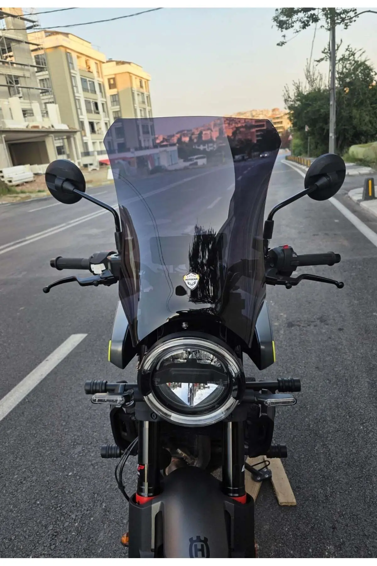 Husqvarna Svartpilen 250 Ön Cam 2024-2026 Model 47cm Siyah Renkli 4mm