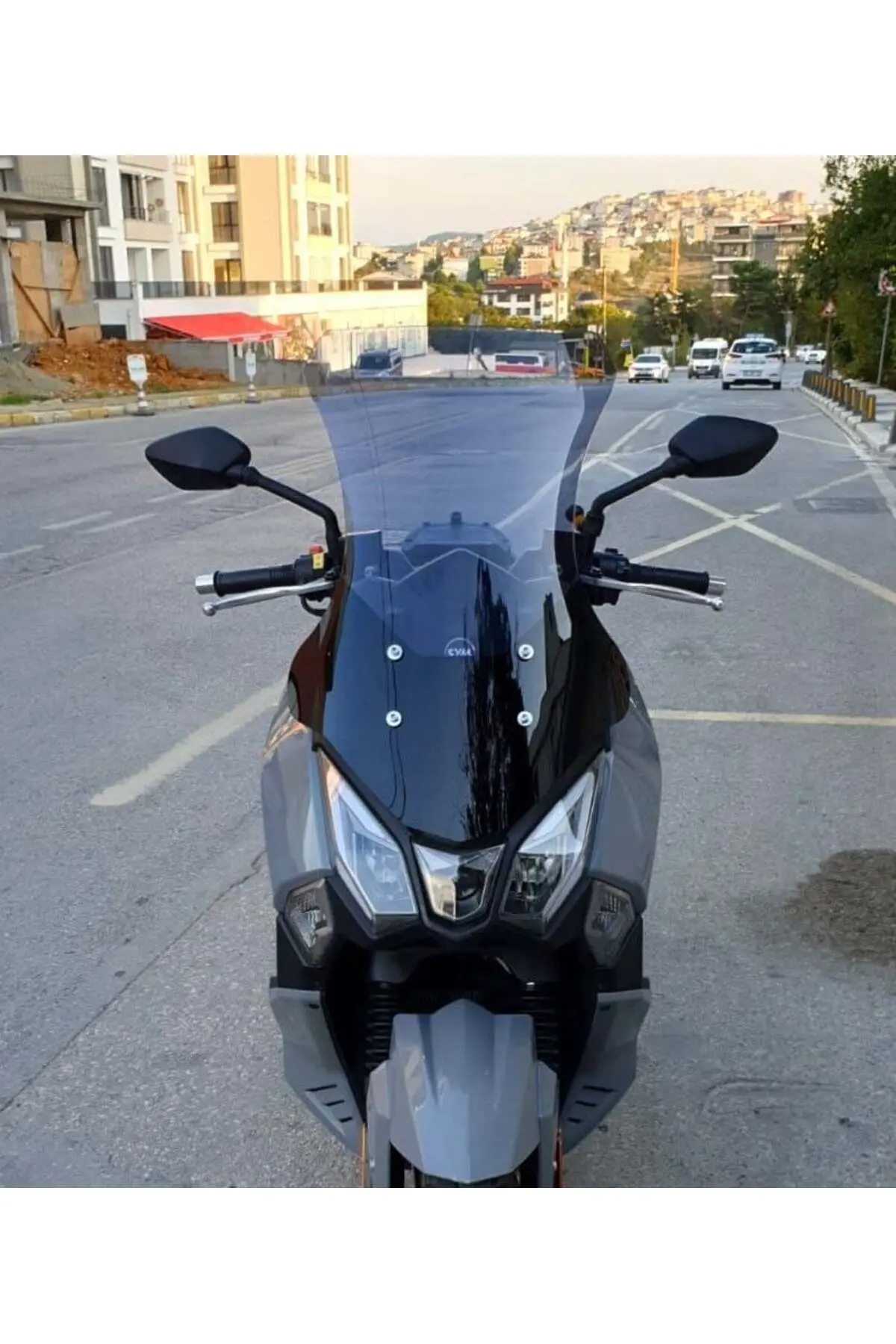 SYM Joyride 300 Ön Cam 2023-2026 Model 65cm Füme Renkli 4mm ORTA BOYLU