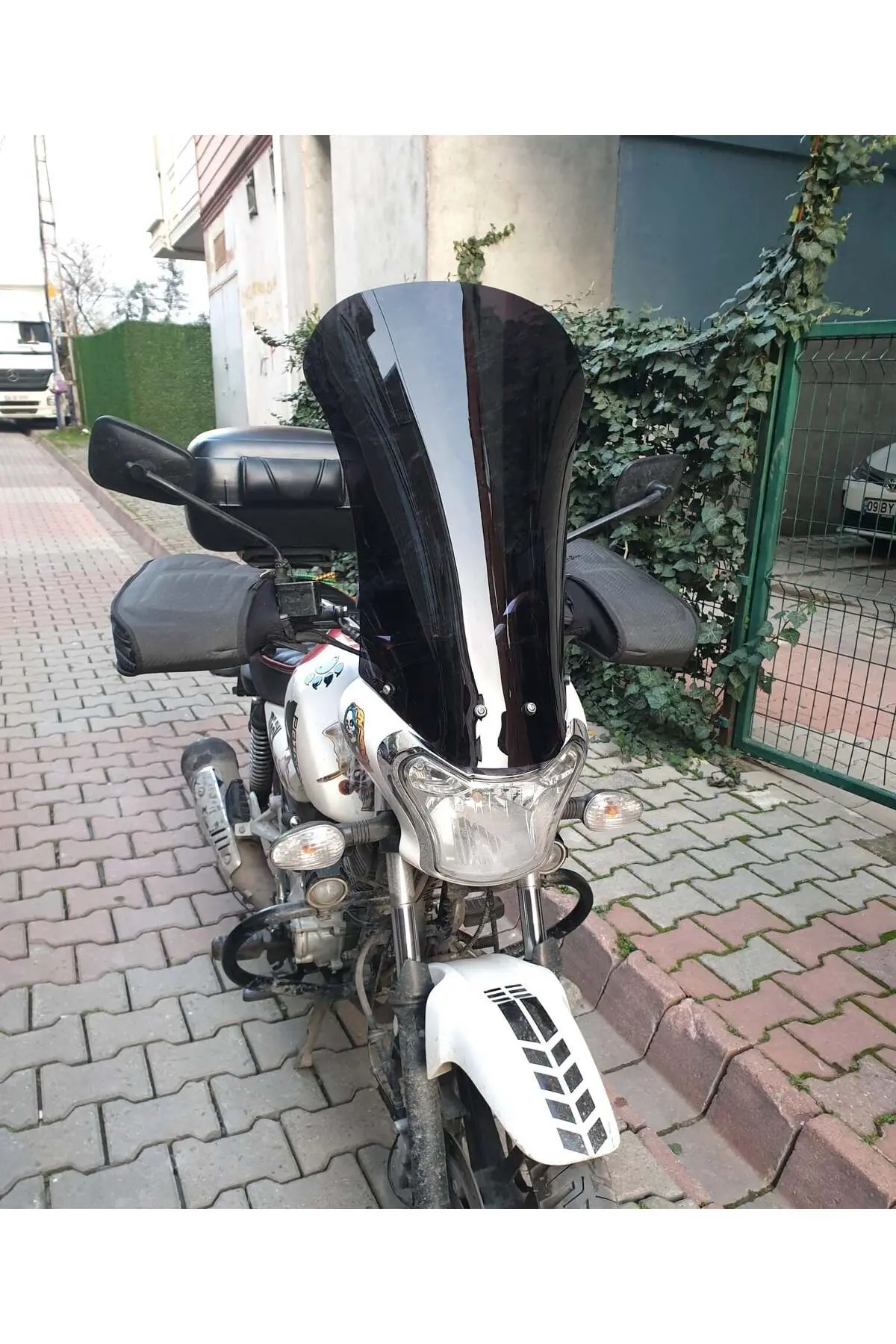 Bajaj V15 Ön Cam 2017-2018 Model 57cm Siyah Renkli 4mm