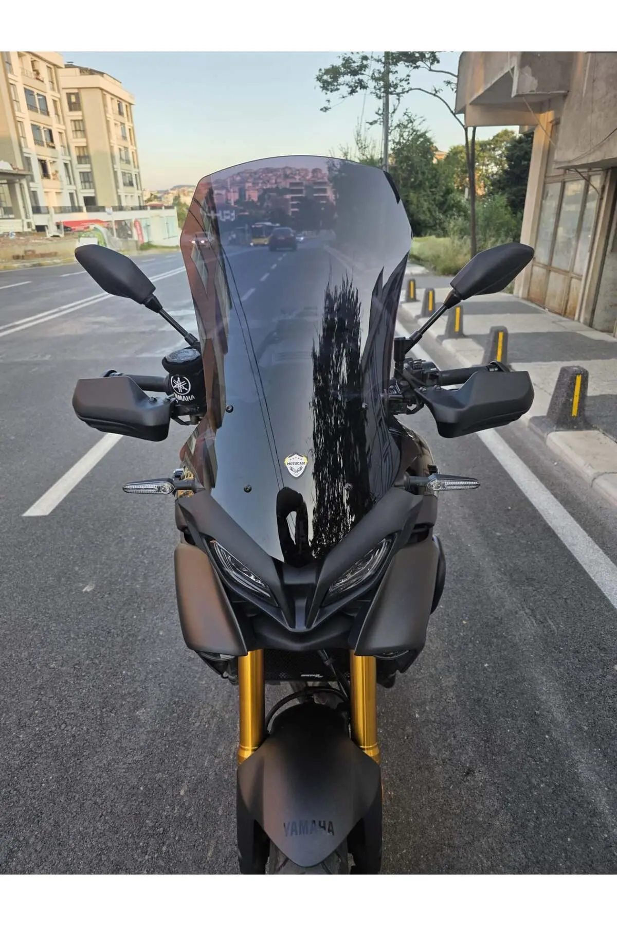 Yamaha Tracer 900 Ön Cam 2023-2026 Model 61cm Siyah Renkli 4mm