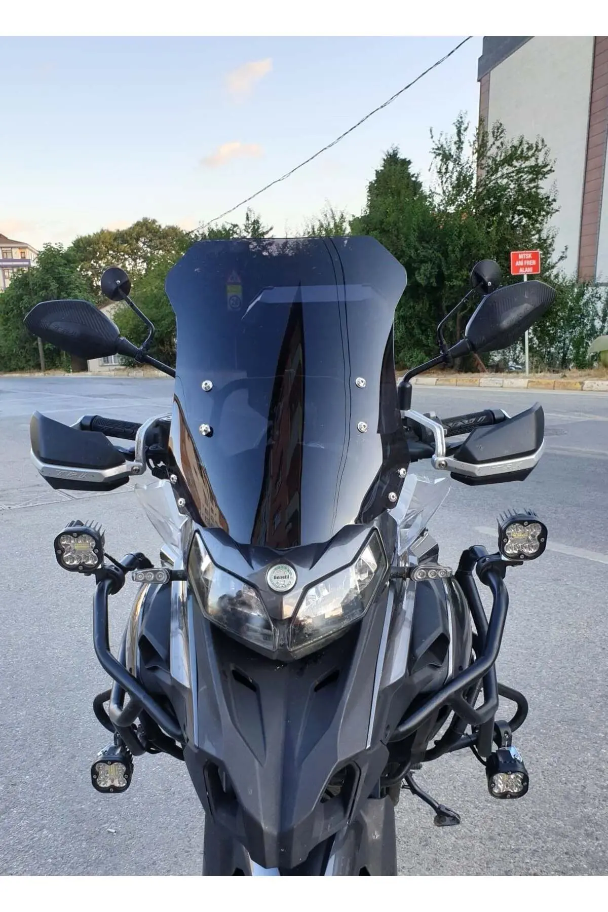 Benelli TRK 502 X Ön Cam 2017-2026 Model 54cm Siyah Renkli 4mm Benelli TRK 502 X Ön Cam 2017-2026 Model 54cm Siyah Renkli 4mm