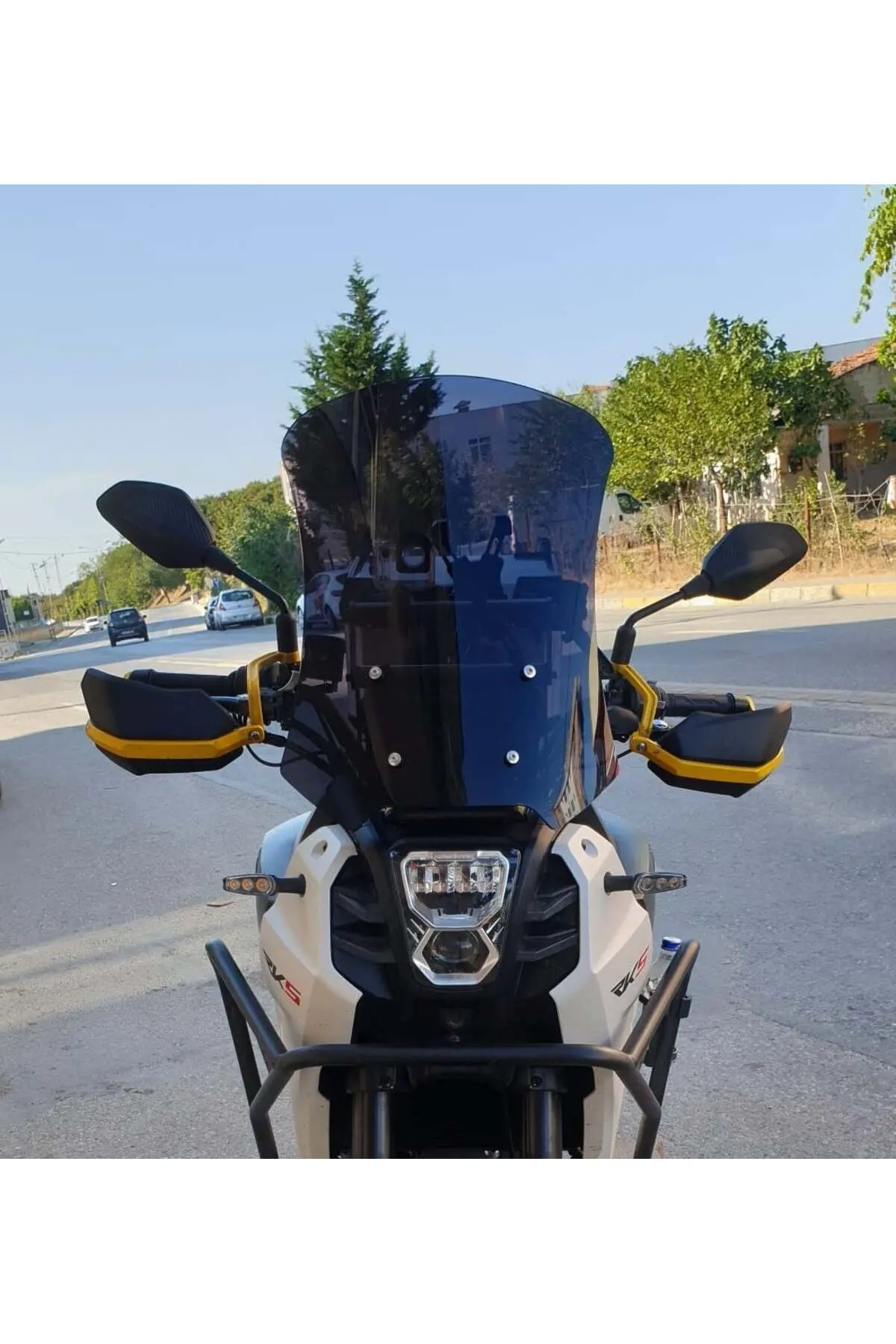 QJ SVT 650 X Ön Cam 2023-2026 Model 50cm Siyah Renkli 4mm UZUN