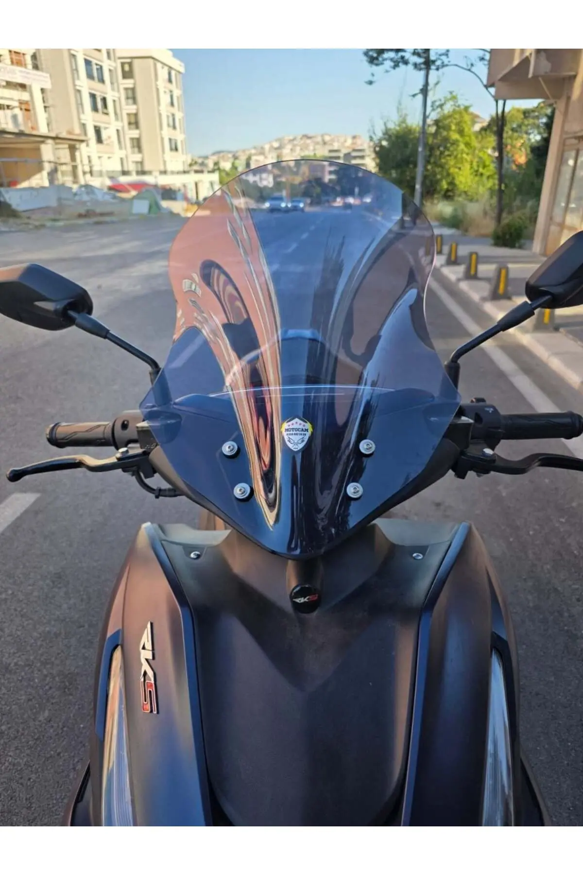 Volta Revolt RSX3 Ön Cam 2022-2026 Model 43cm Füme Renkli SPORTİF Volta Revolt RSX3 Ön Cam 2022-2026 Model 43cm Füme Renkli SPORTİF