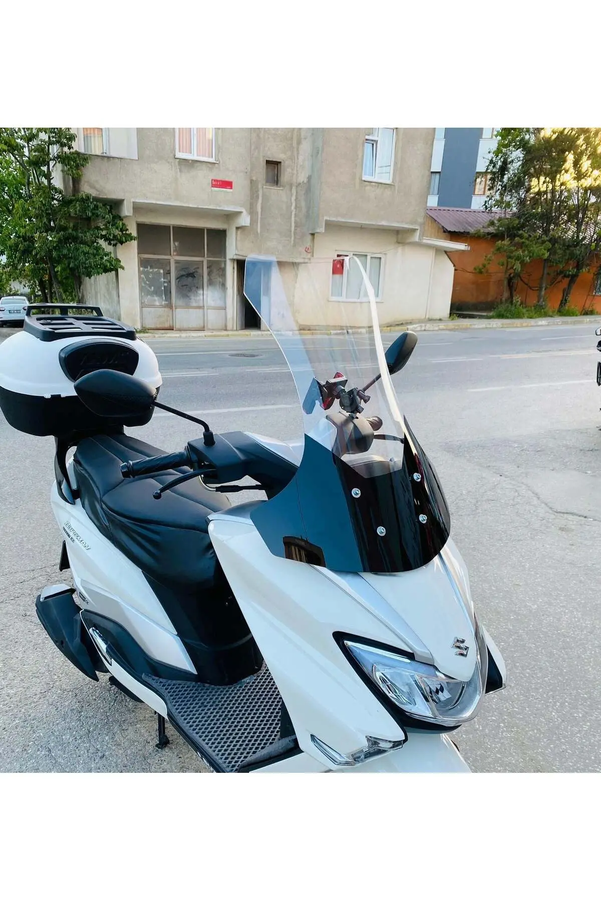 Suzuki Burgman Street EX 125 Ön Cam 2023-2026 Model 62cm Şeffaf Renkli 4mm Suzuki Burgman Street EX 125 Ön Cam 2023-2026 Model 62cm Şeffaf Renkli 4mm