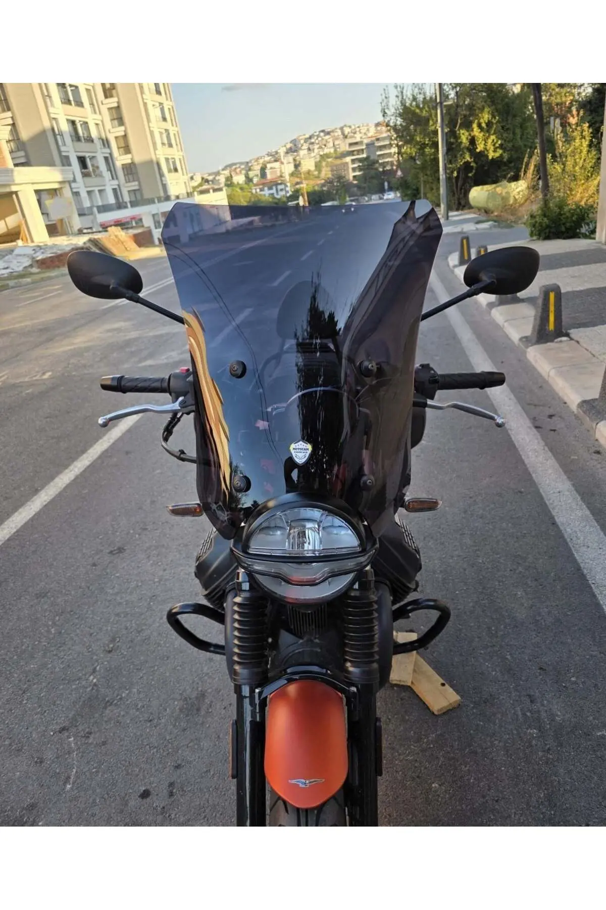 Moto Guzzi V7 Stone Ön Cam 2021-2023 Model 52cm Siyah Renkli 4mm APARATSIZ Moto Guzzi V7 Stone Ön Cam 2021-2023 Model 52cm Siyah Renkli 4mm APARATSIZ