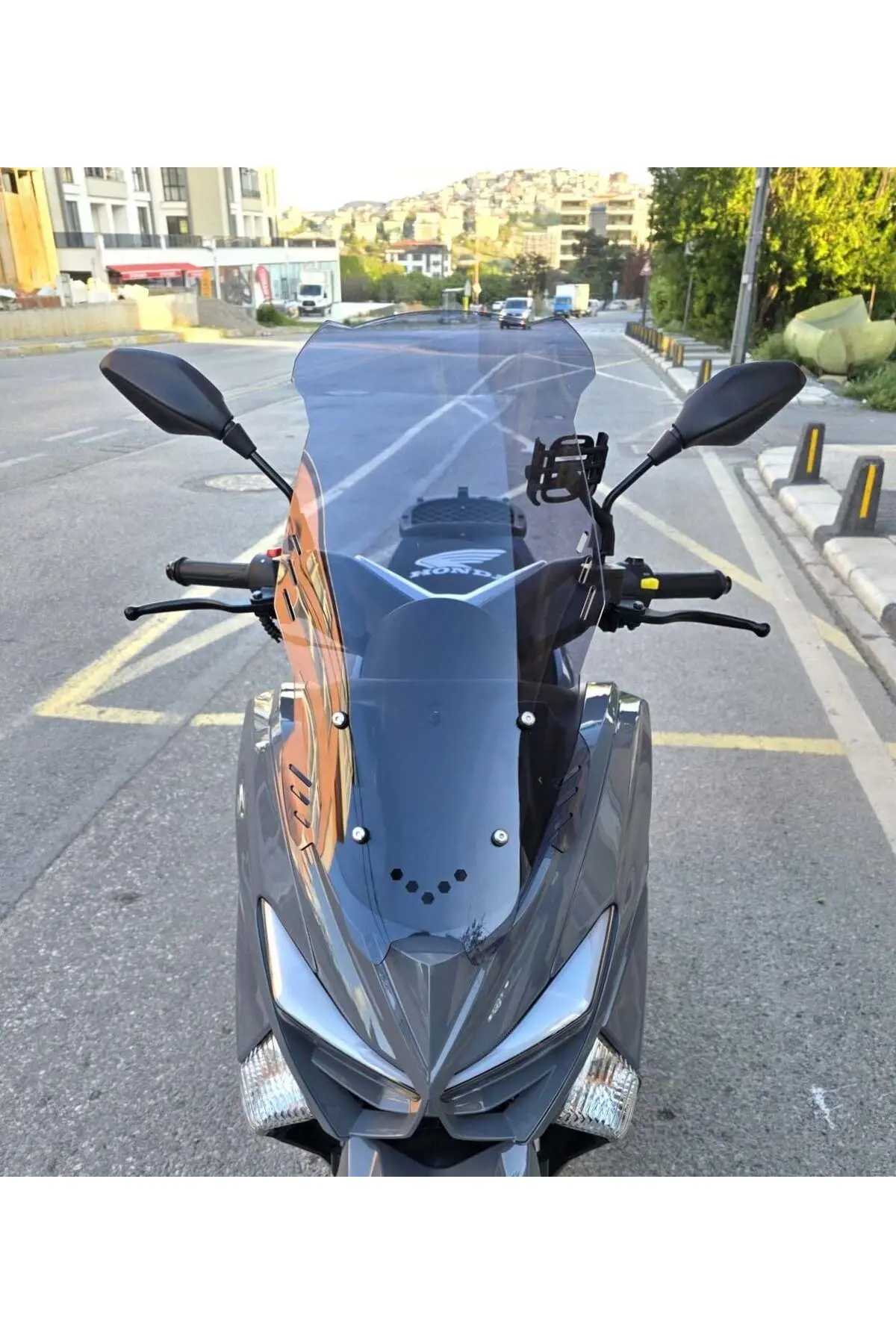 Volta Revolt RSX4 Ön Cam 2022-2026 Model 65cm Füme Renkli 4mm ORTA BOYLU