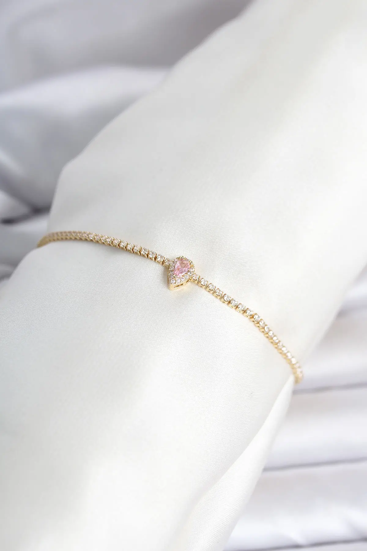 Pirinç Gold Renk Pembe Damla Model Su Yolu Kadın Bileklik TJ-BB8477