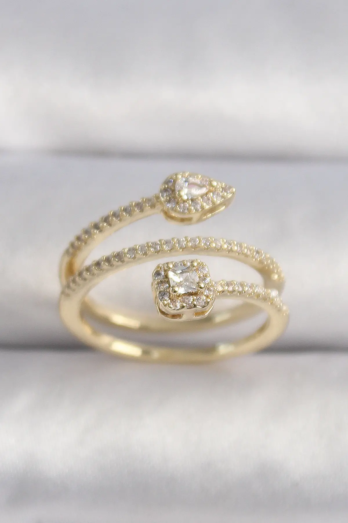 Pirinç Gold Renk Zirkon Taşlı Ok Model VIP Seri Kadın Yüzük TJ-BYK3502