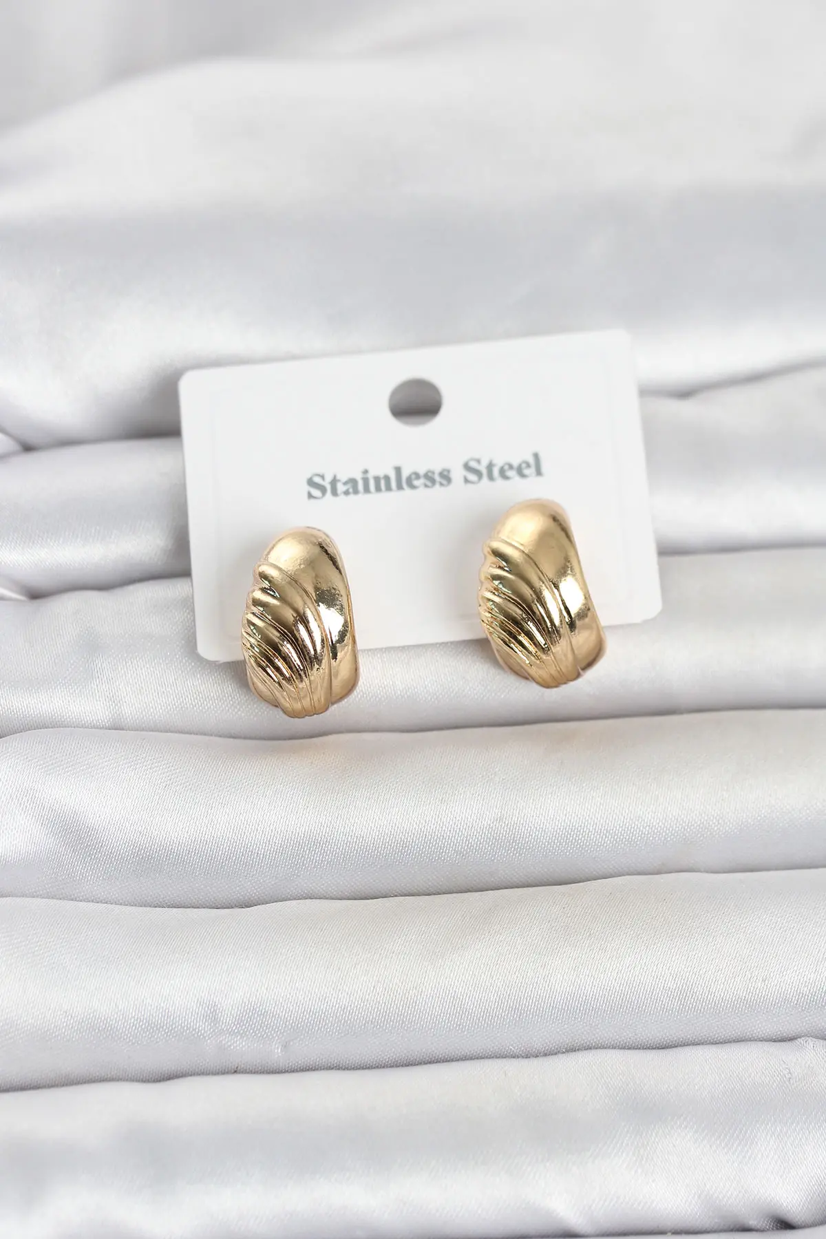 316L Çelik Gold Renk Desenli Yarım Halka Model Kadın Küpe TJ-BKP11807