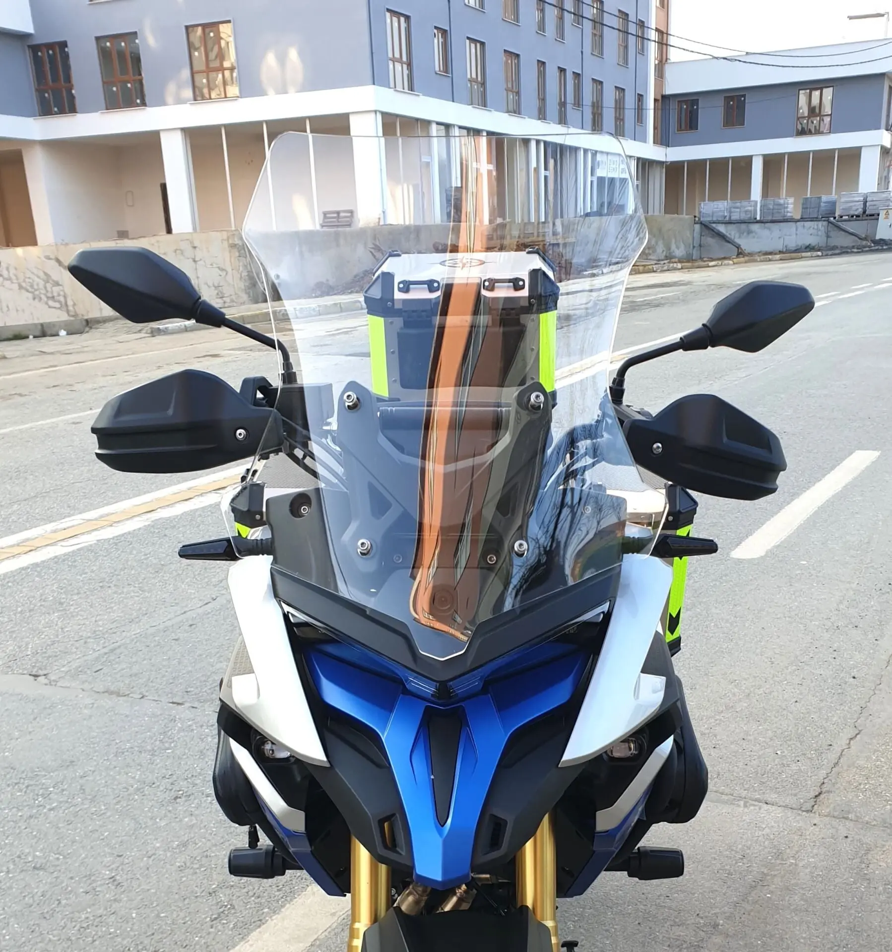 MOTOCAM Voge DS 625X Ön Cam 2023-2026 Model 65cm Şeffaf Renkli 4mm SPORTİF MODEL