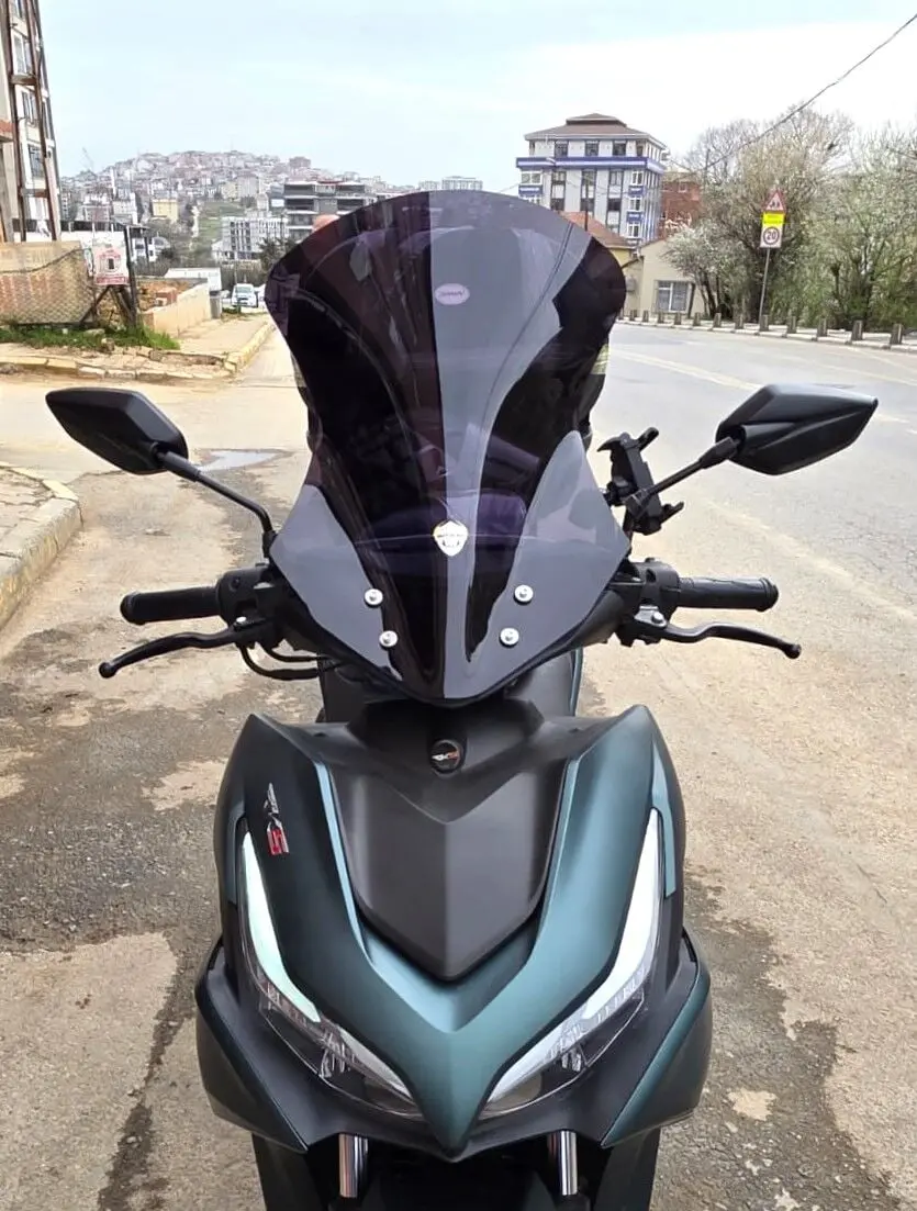 MOTOCAM Kuba Vizy 50 Ön Cam 2025-2026 Model 54cm Siyah Renkli Sportif Model