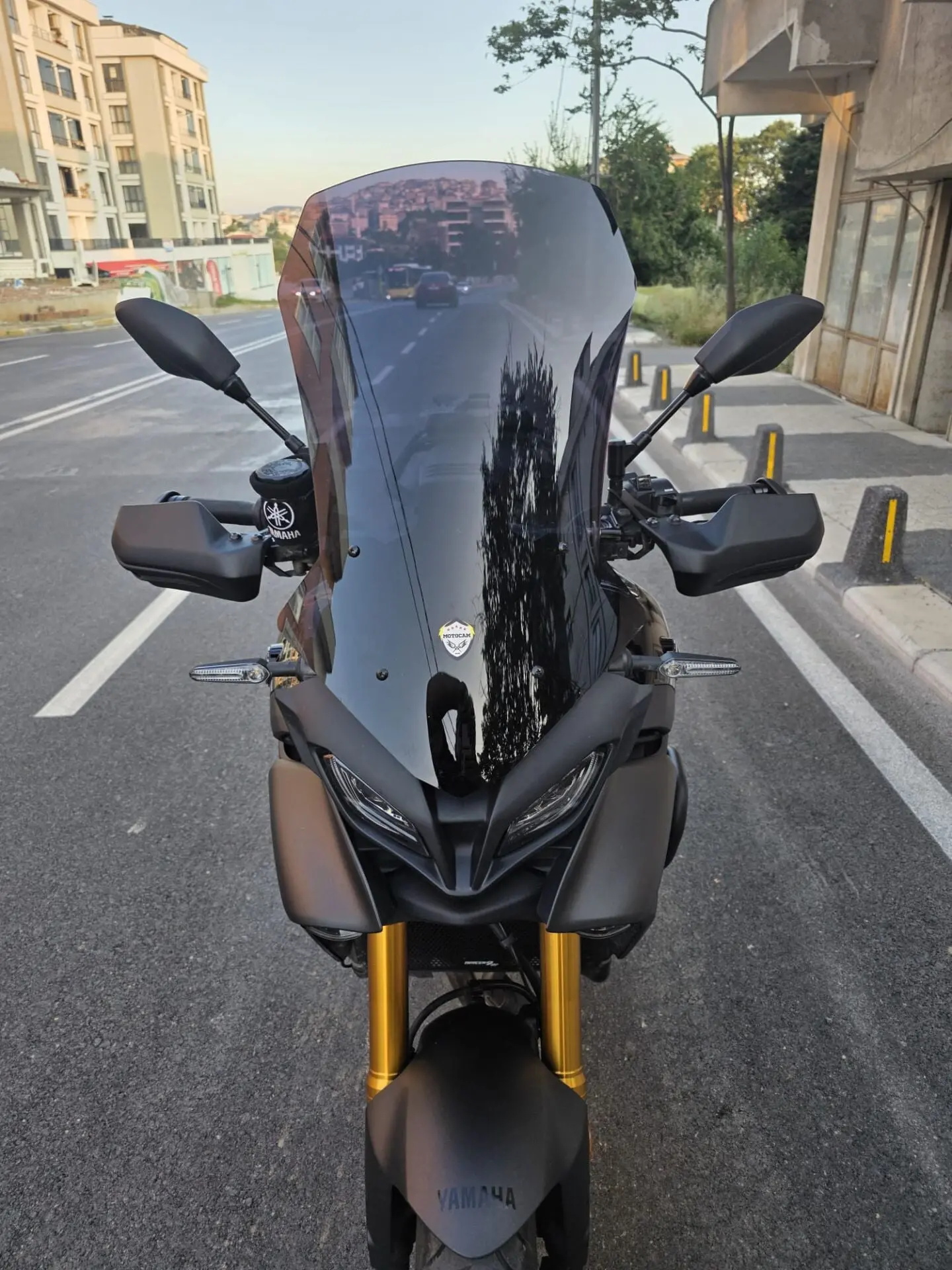 MOTOCAM Yamaha Tracer 9 GT Ön Cam 2021-2024 Model 61cm Siyah Renkli 4mm