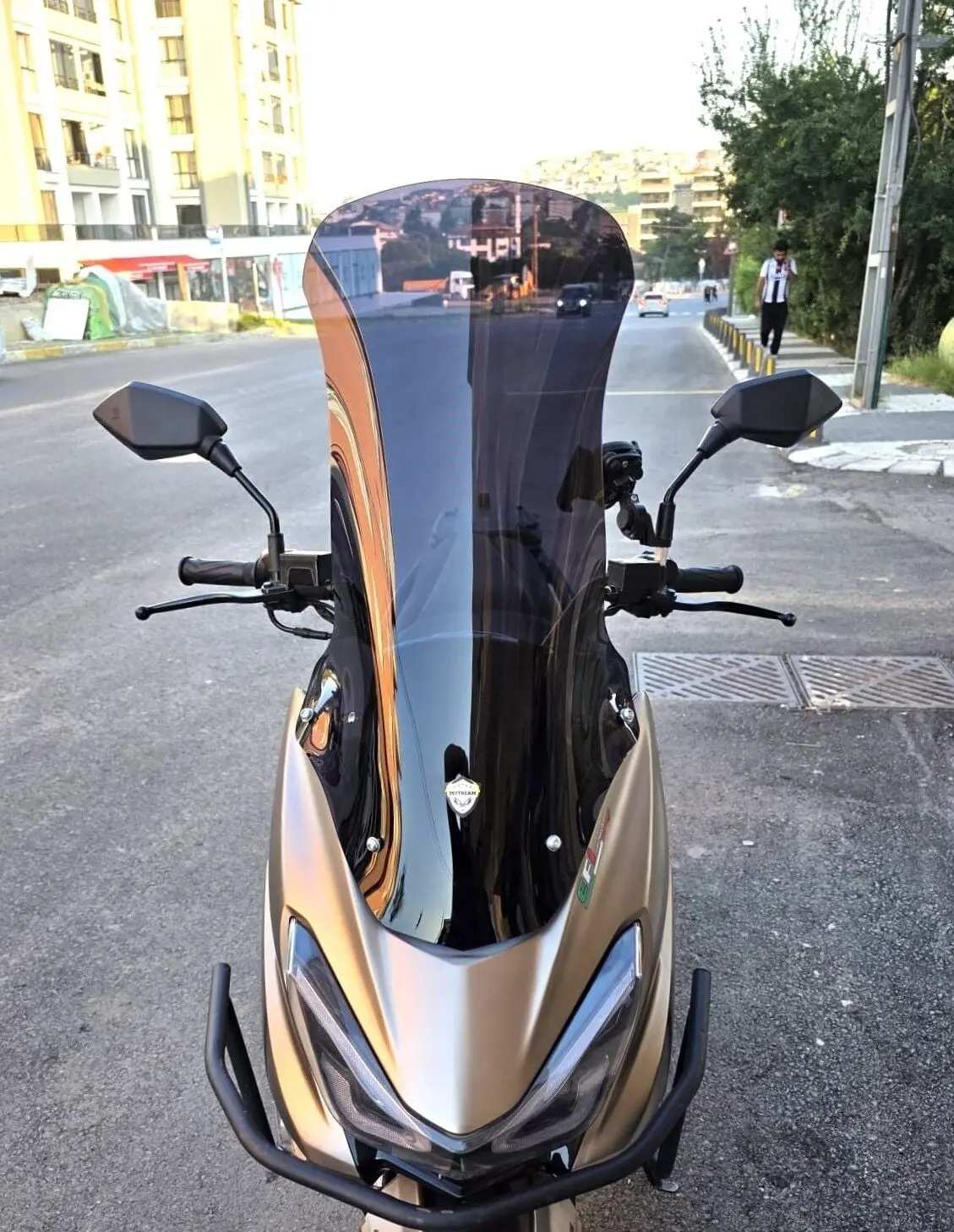 MOTOCAM Küba Newlight 50 Pro Ön Cam 2023-2026 Model 75cm Siyah Renkli 4mm UZUN BOYLU