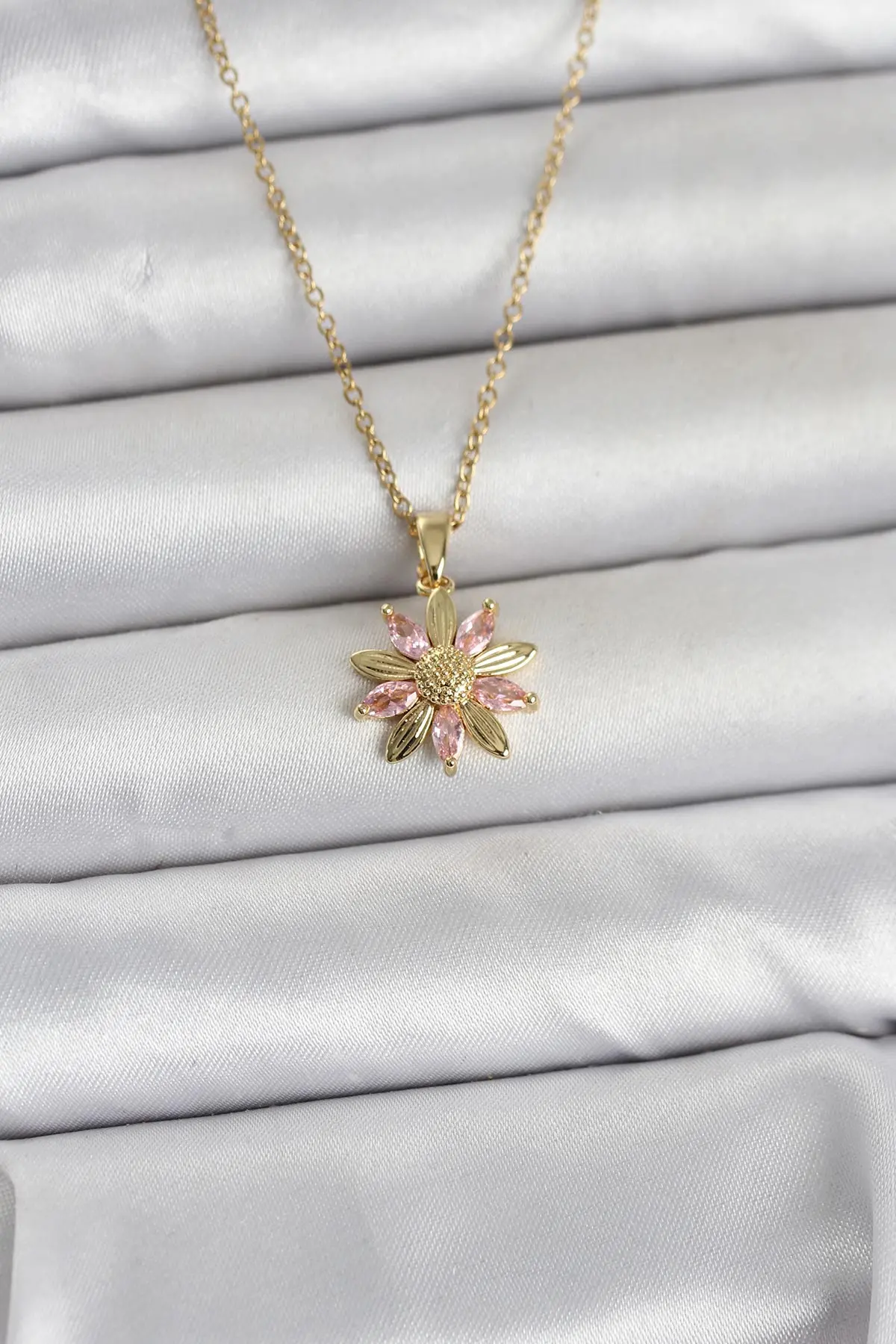 316L Çelik Zincir Gold Renk Pembe Papatya Model Kadın Kolye TJ-BKO11030