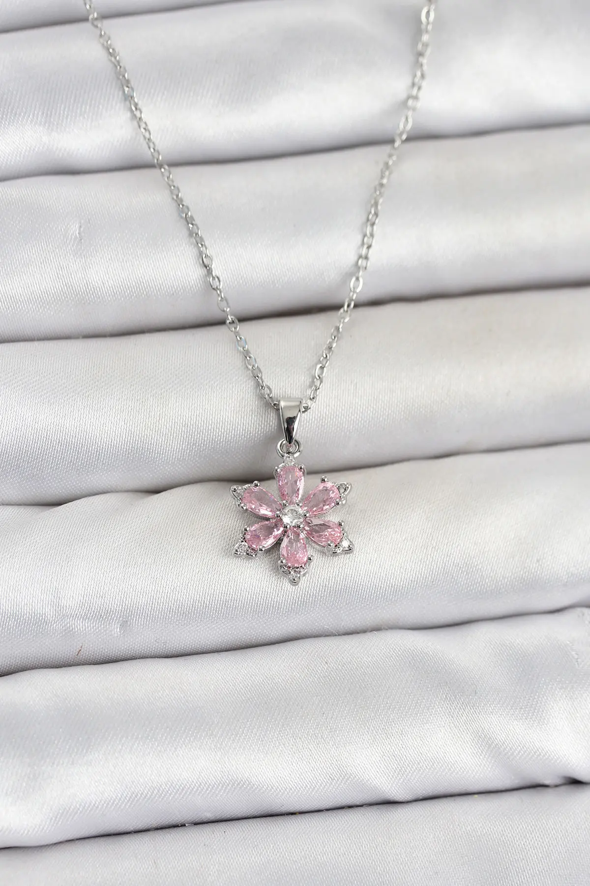 316L Çelik Zincir Gümüş Renk Pembe Zirkon Taşlı Lotus Model Kadın Kolye TJ-BKO11064