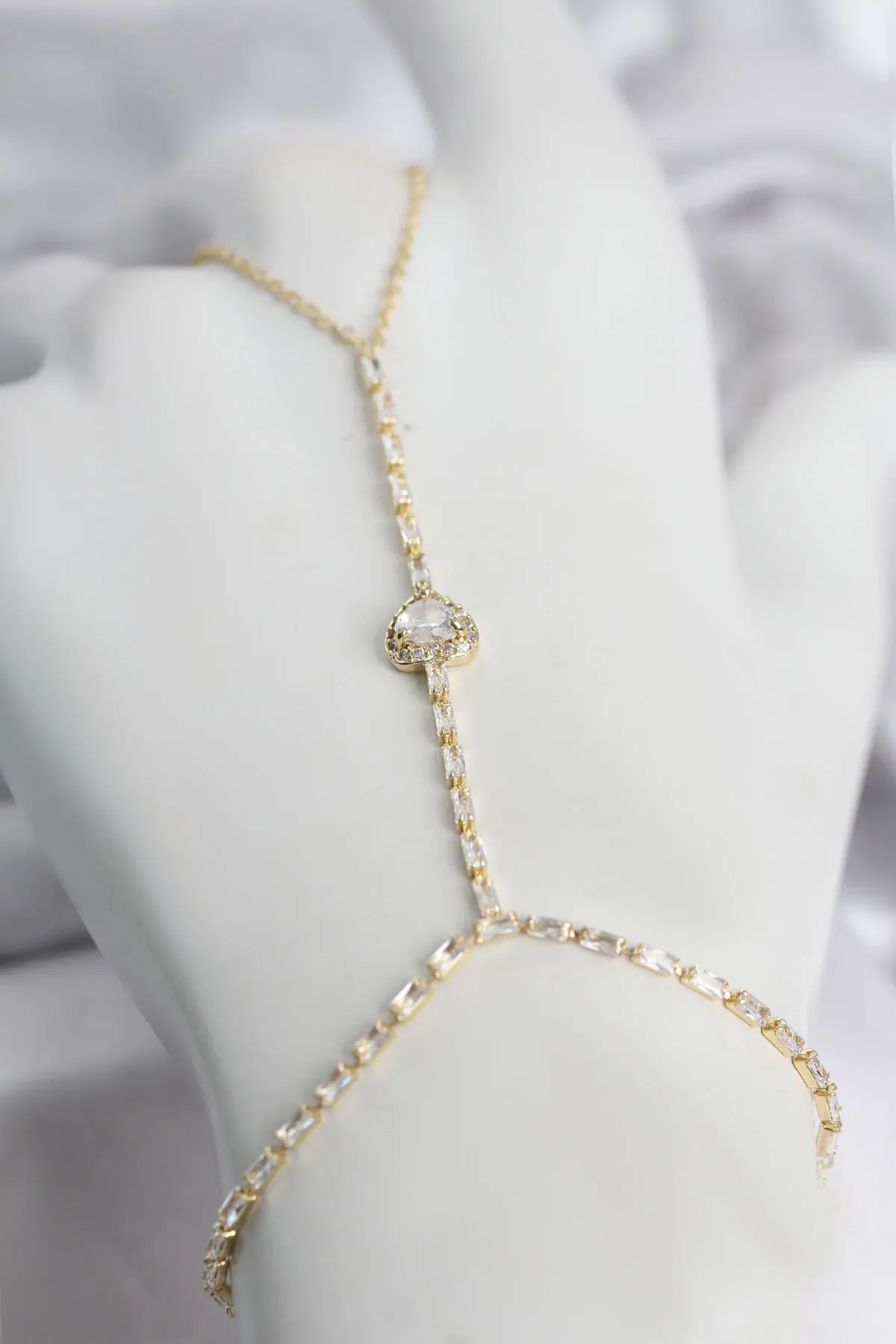 Gold Renk Pirinç Zirkon Taşlı Kalp Model Şahmeran TJ-SN783