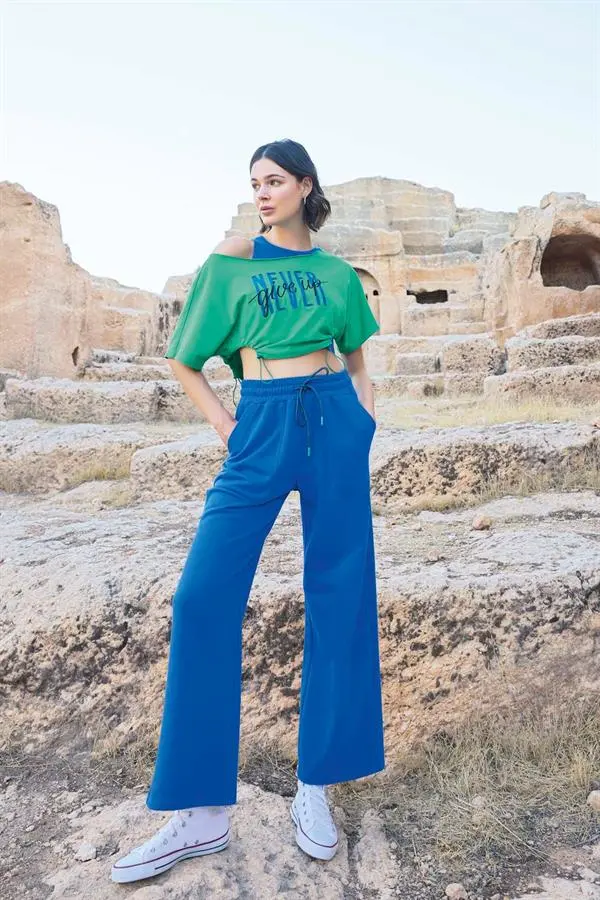 Kısa Kollu “Never Give Up” 3’lü Crop Eşofman Takımı