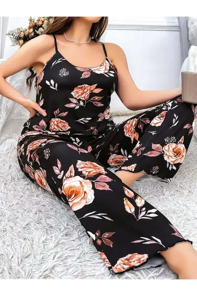 Büyük Beden Siyah Üstüne Çiçek Desenli İnce Askılı 2’li Pijama Takımı