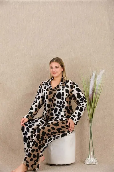 Büyük Beden Siyah Benekli Düğmeli Uzun Kol Viskon Pijama Takımı
