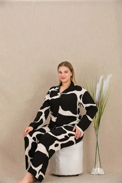 Büyük Beden Siyah Beyaz Desenli Düğmeli Uzun Kol Viskon Pijama Takımı