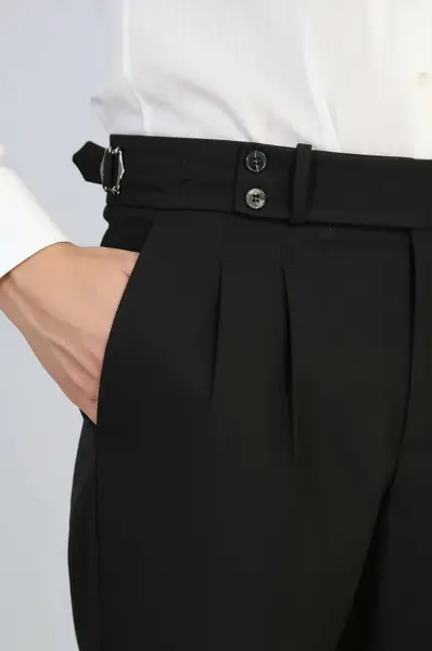 Old Money Stil Çift Pileli Yüksek Bel Toka Detaylı Slim Fit Siyah Erkek Pantolon – Wessi