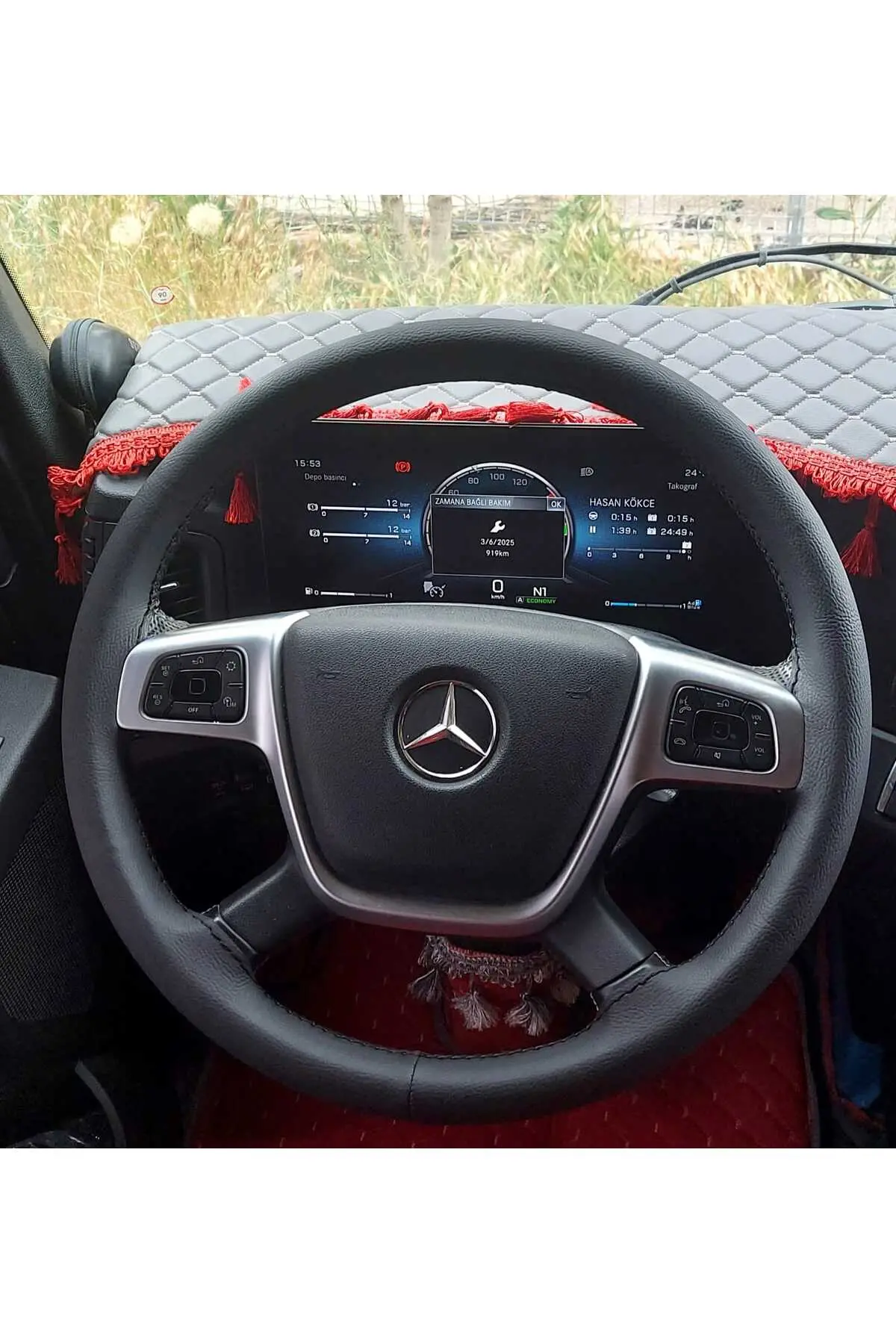 DİKİŞLİ DİREKSİYON KILIFI SİYAH DERİ/DİKİŞLİ MERCEDES ACTROS 1841 İÇİN fotoğraftaki direksiyonlar