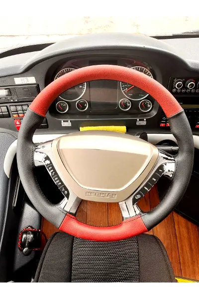 DİKİŞLİ DİREKSİYON KILIFI SİYAH DERİ KIRMIZI DERİ SİYAH DİKİŞLİ NEOPLAN OTOBÜS İÇİN