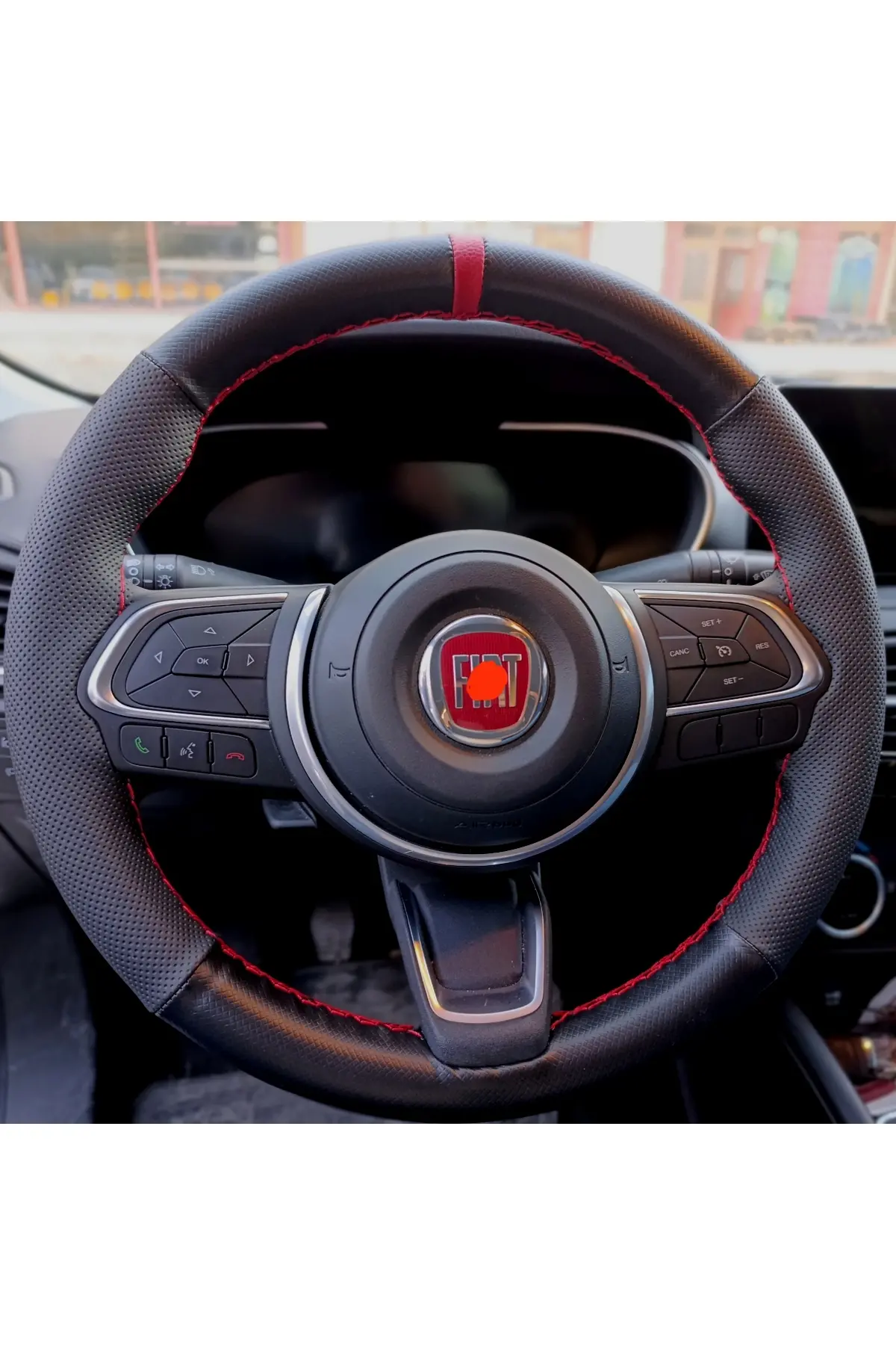DİKİŞLİ DİREKSİYON KILIFI MİNİKARE KARBON / NOKTALI DERİ KIRMIZI YÜZÜK / DİKİŞLİ FIAT EGEA İÇİN