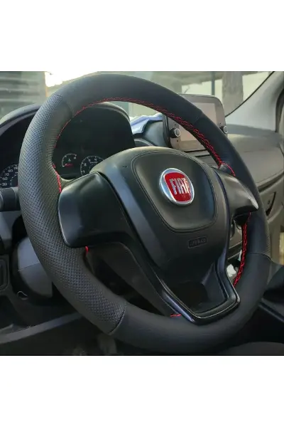 DİKİŞLİ DİREKSİYON KILIFI SİYAH / NOKTA DERİ KIRMIZI DİKİŞLİ FIAT DOBLO 2015-2020 İÇİN